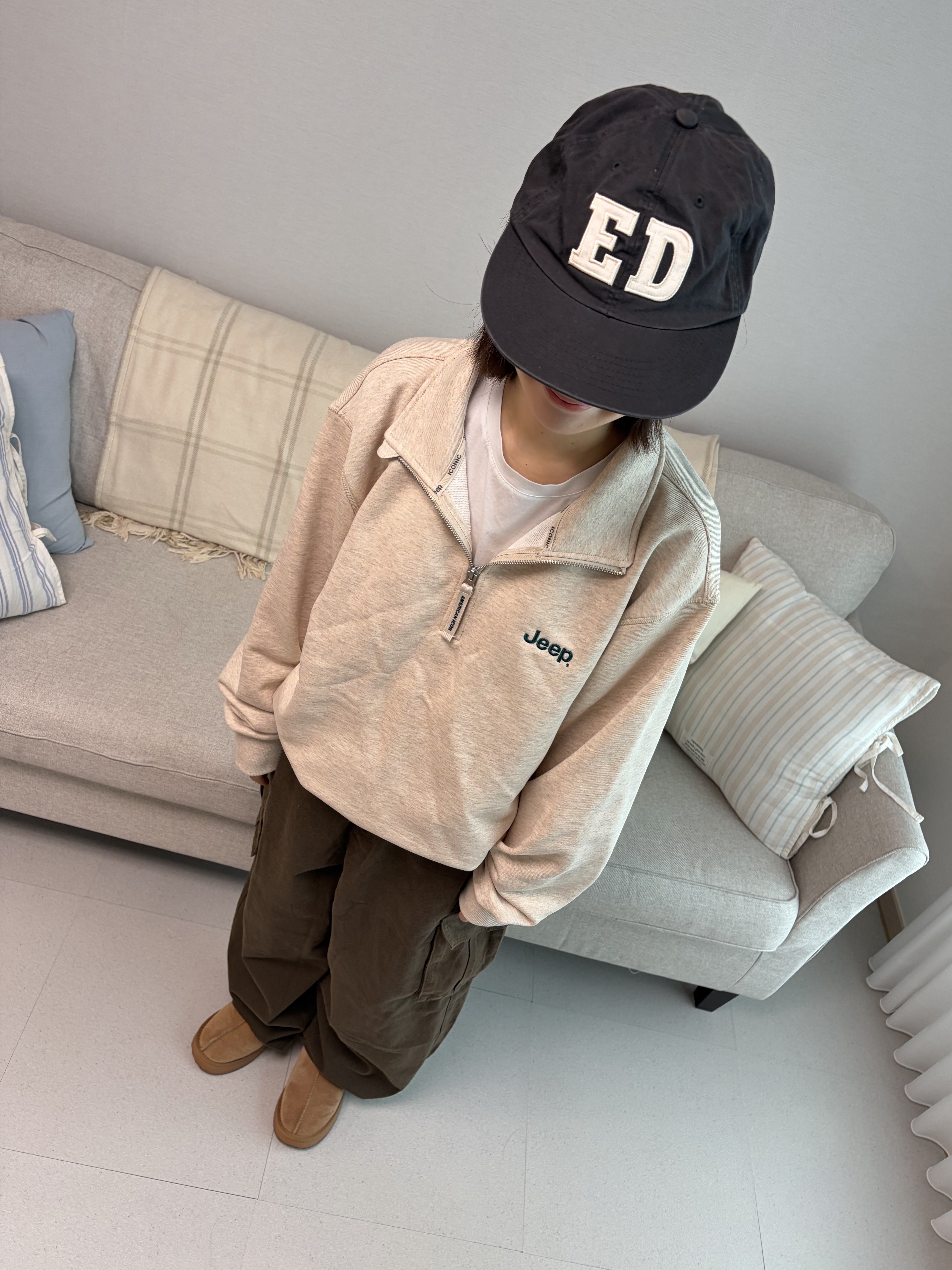 Covernat C Logo Half Zip-Up Sweatshirt Ivory, VIS A VIS Cotton Nylon Cargo Pants Khaki 착용 스타일 - 3