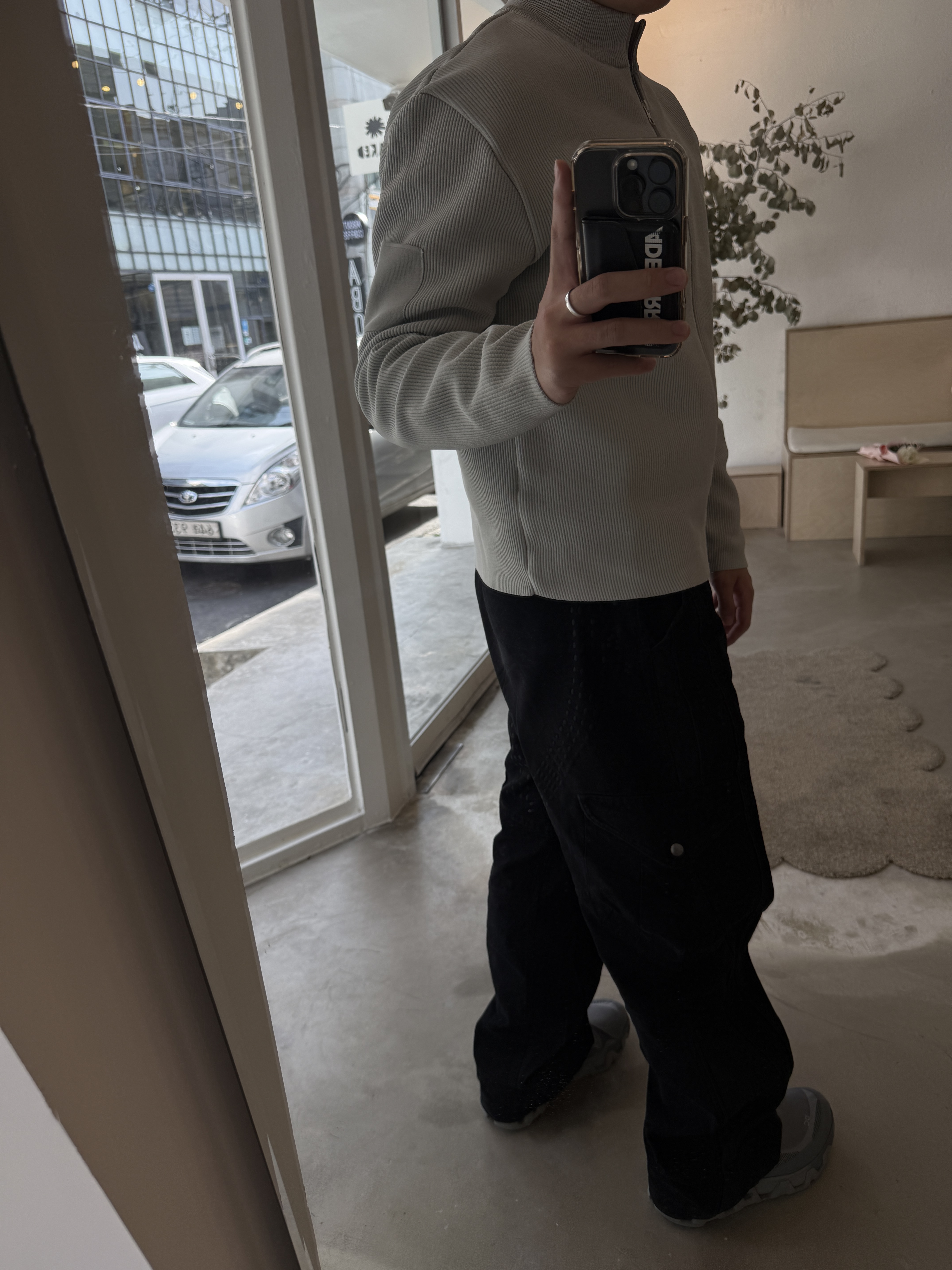 Ignota Core:13 Vein Cargo Pants Black, On Running x Post Archive Faction (Paf) Cloudmonster Hyper Phantom Apollo 착용 스타일 - 1