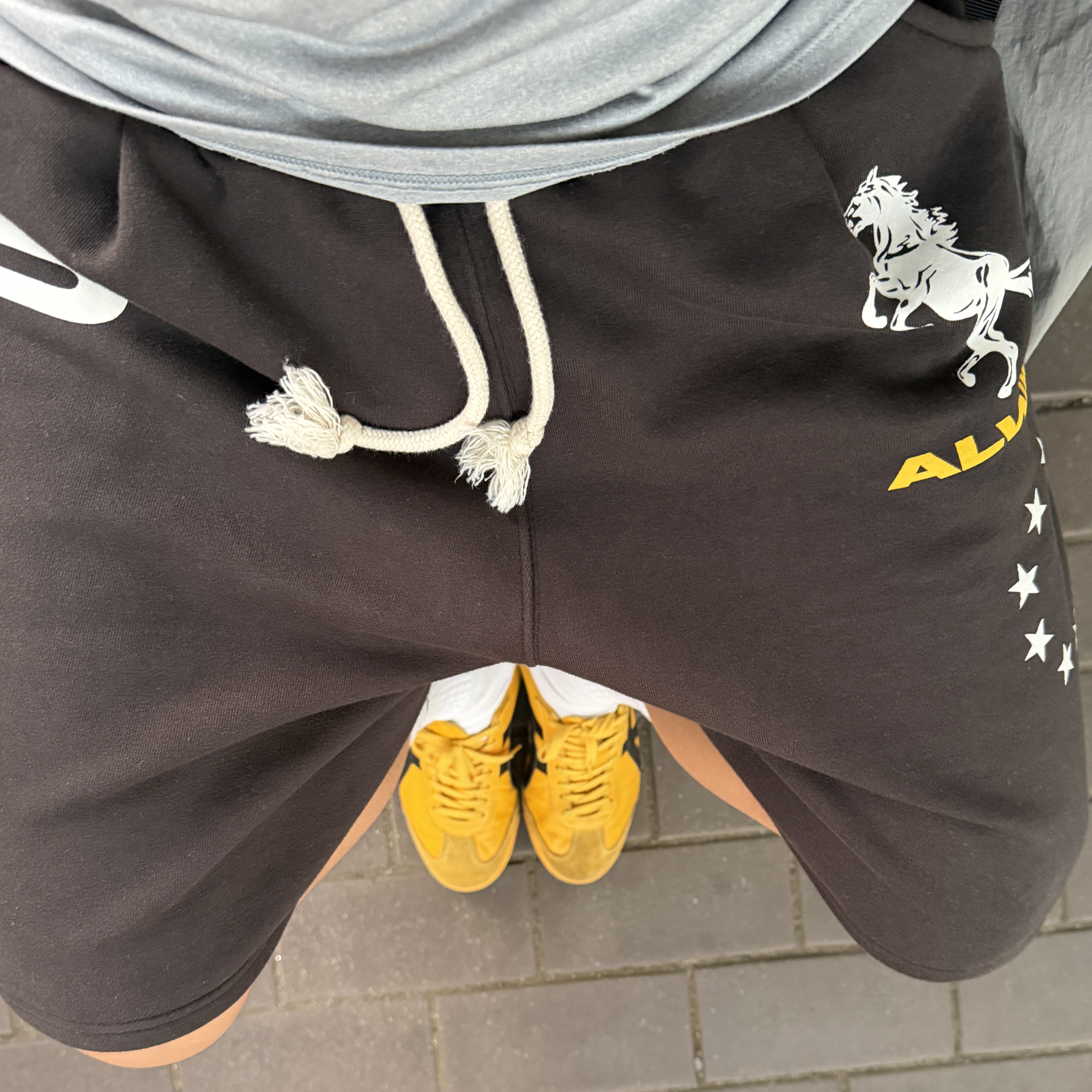 AMOU Horse One Tuck Bermuda Pants Black, Onitsuka Tiger Mexico 66 Yellow Black 착용 스타일 - 4