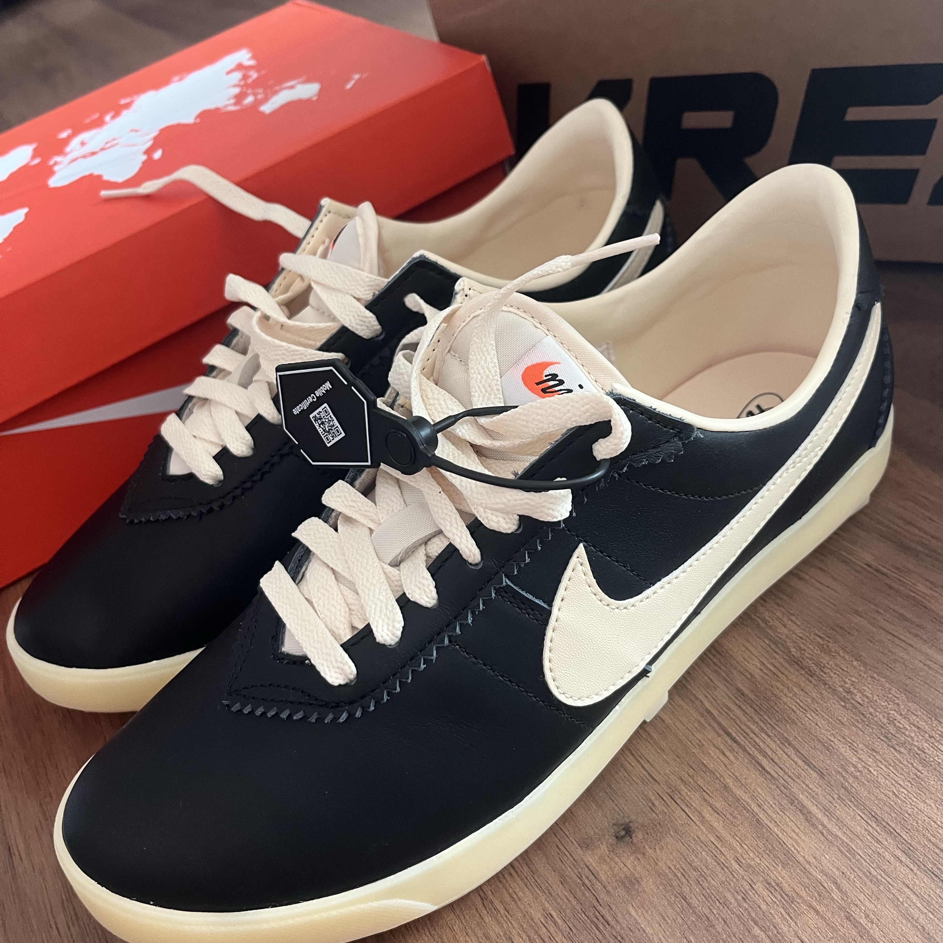 (W) Nike Astrograbber Black Sail 착용 스타일