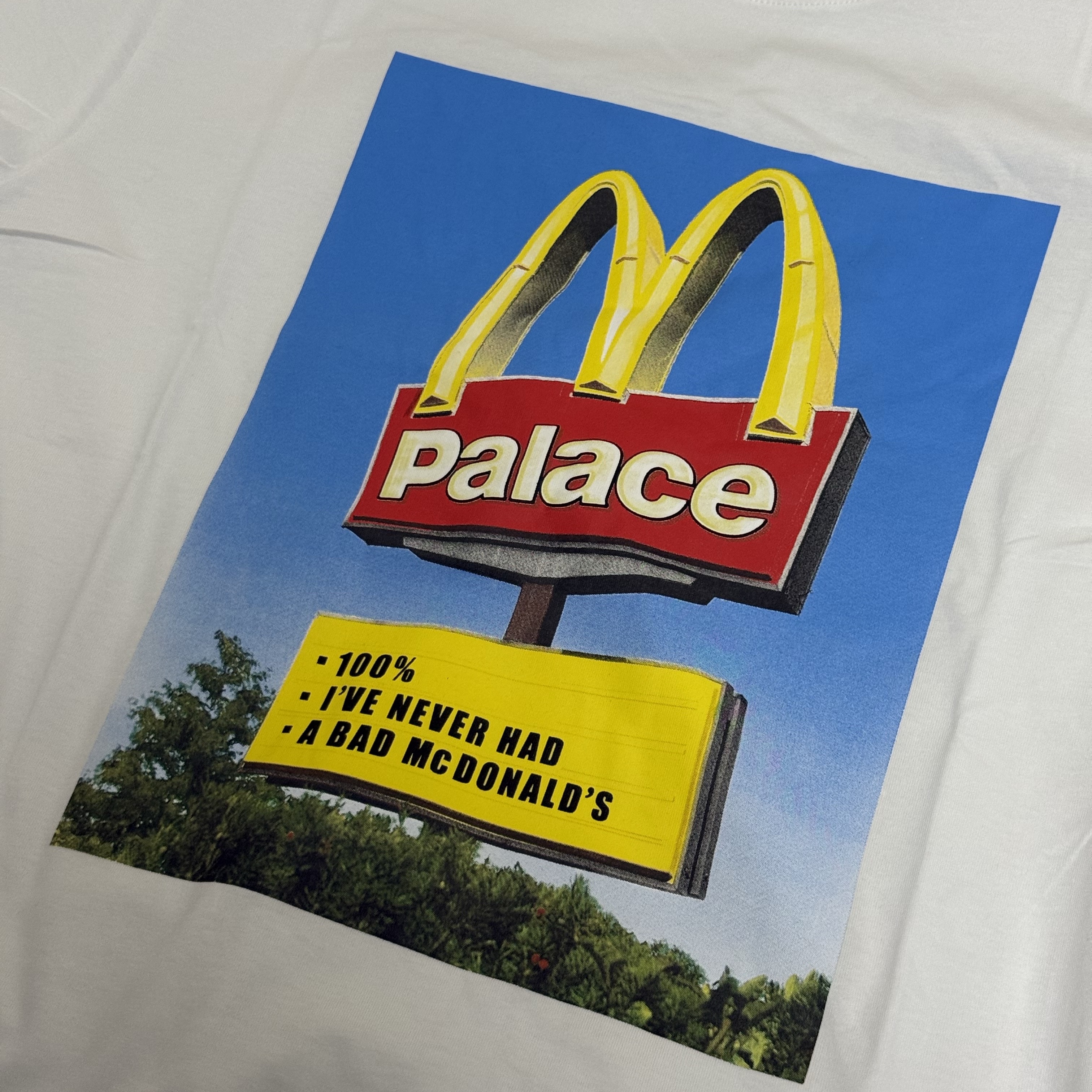 Palace x McDonald's Sign T-Shirt White - 23FW 착용 스타일