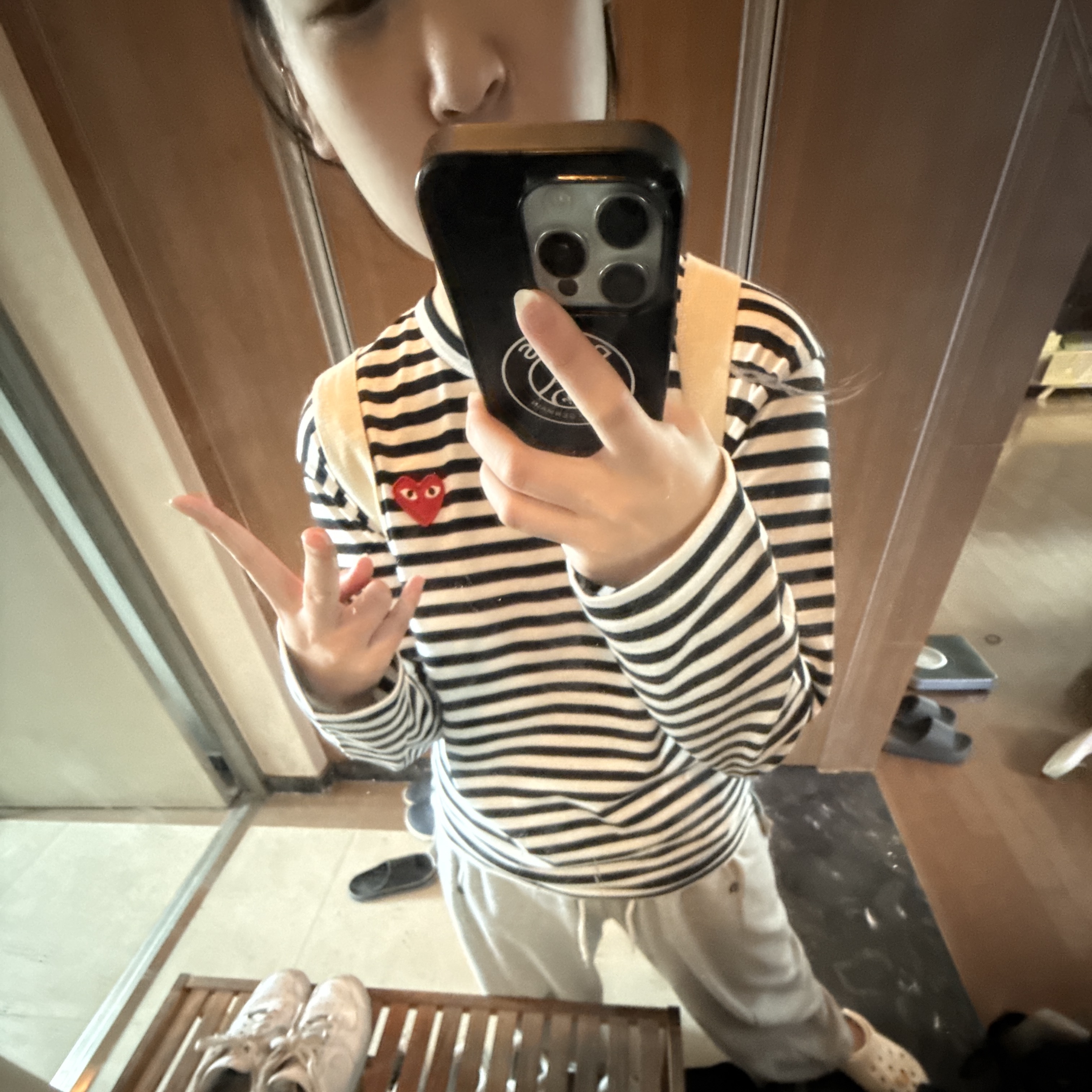 Play Comme des Garcons Striped LS T-Shirt Black White 착용 스타일