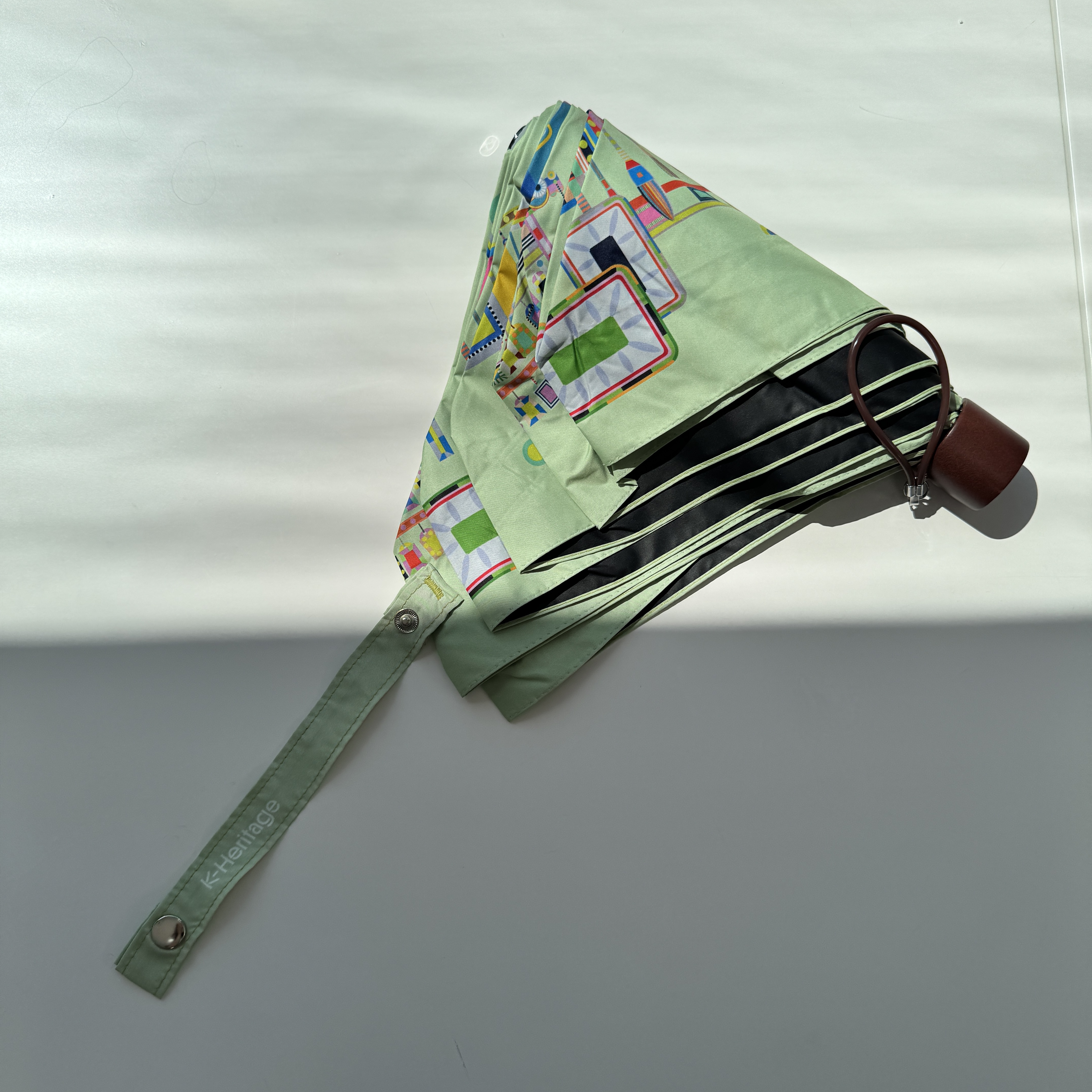 K-Heritage 2026 K-Royal Culture Festival Palace Key Visual Pattern All-Weather Umbrella 착용 스타일