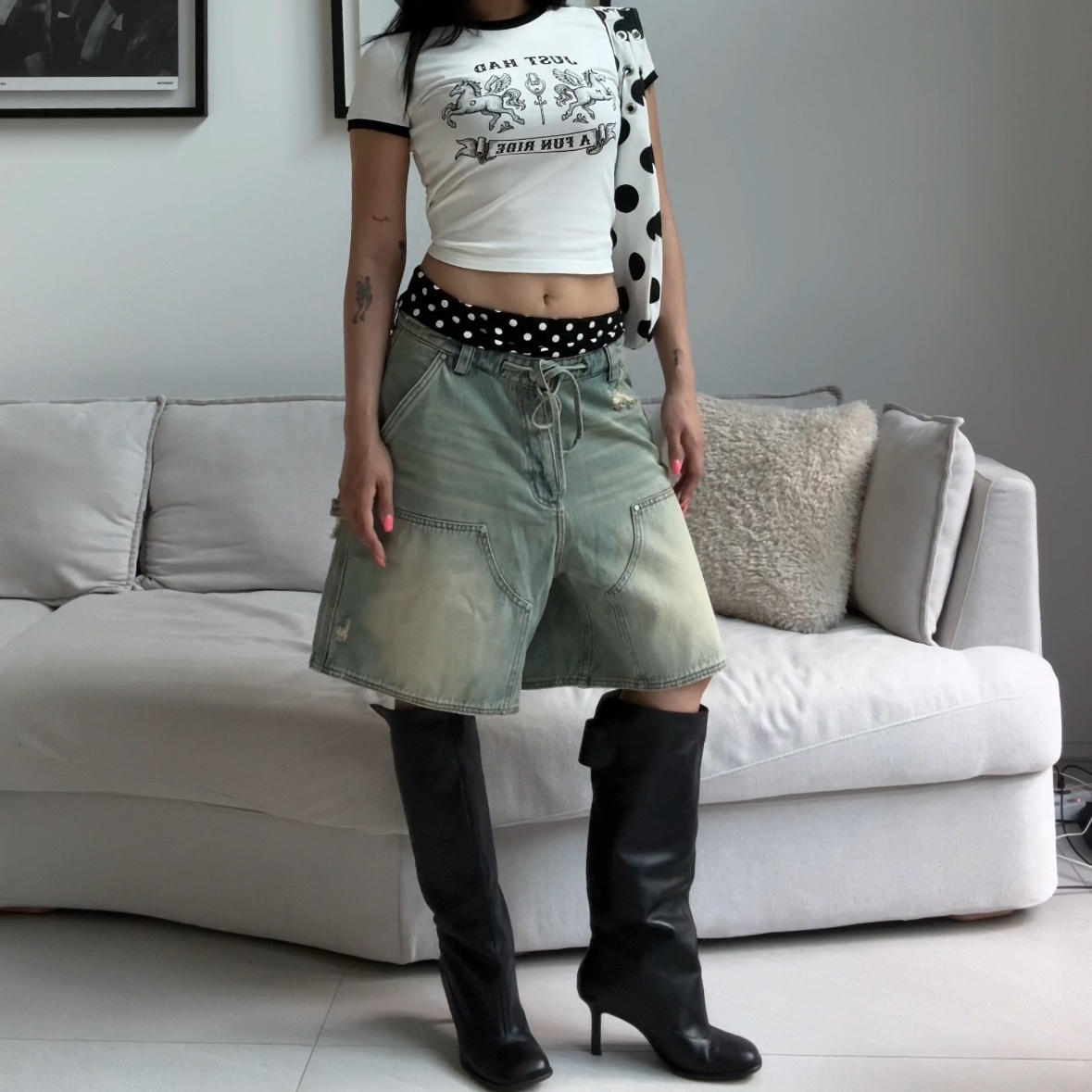Markgong Women Fun Ride Printed T-Shirt White - 26SS, Markgong Women Blue Denim Cargo Shorts Blue - 26SS 착용 스타일 - 2