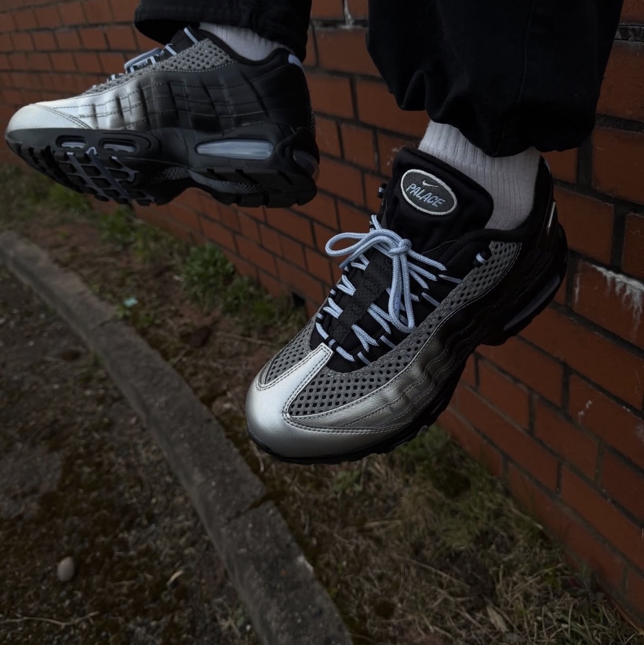Nike x Palace Air Max 95 Metallic Silver Aluminum 착용 스타일 - 3