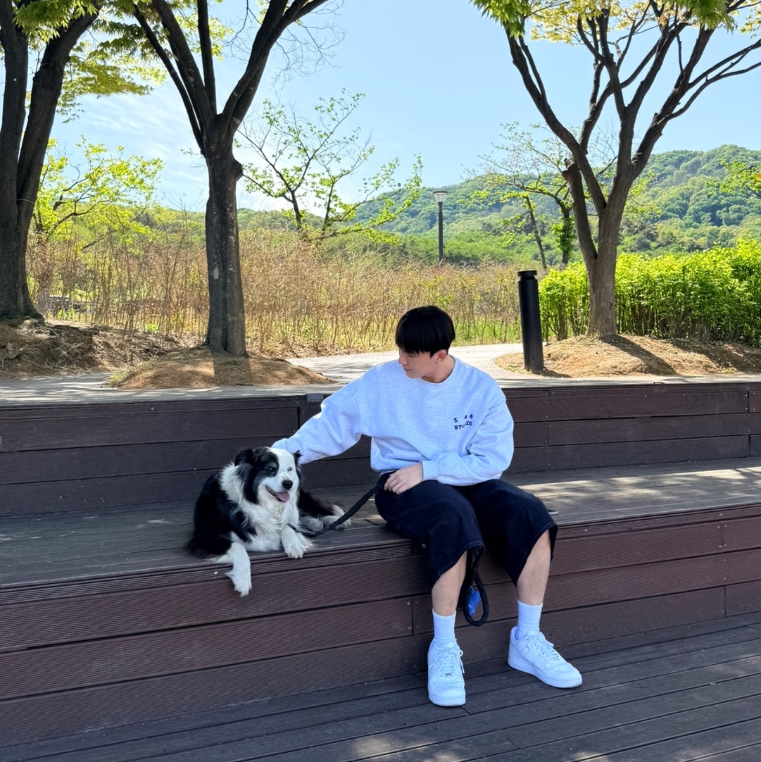IAB Studio Sweatshirt Light Gray - 23FW, Nike Air Force 1 '07 Low White 착용 스타일 - 2