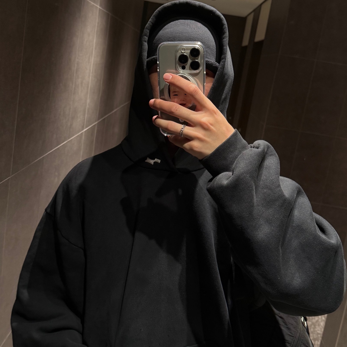 SKYLRK Hoodie Cave 착용 스타일