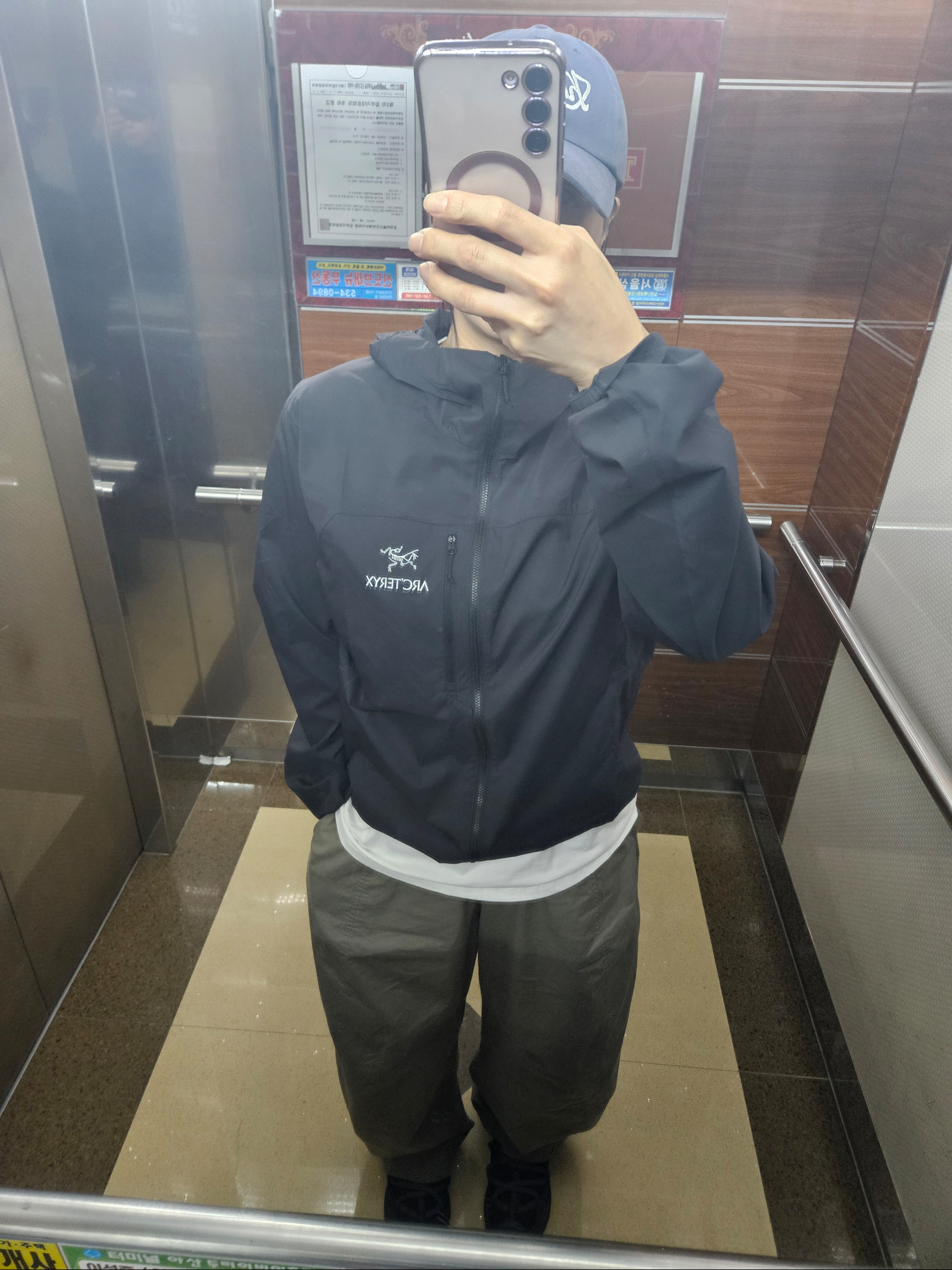 Arc'teryx Squamish Hoody Black 착용 스타일