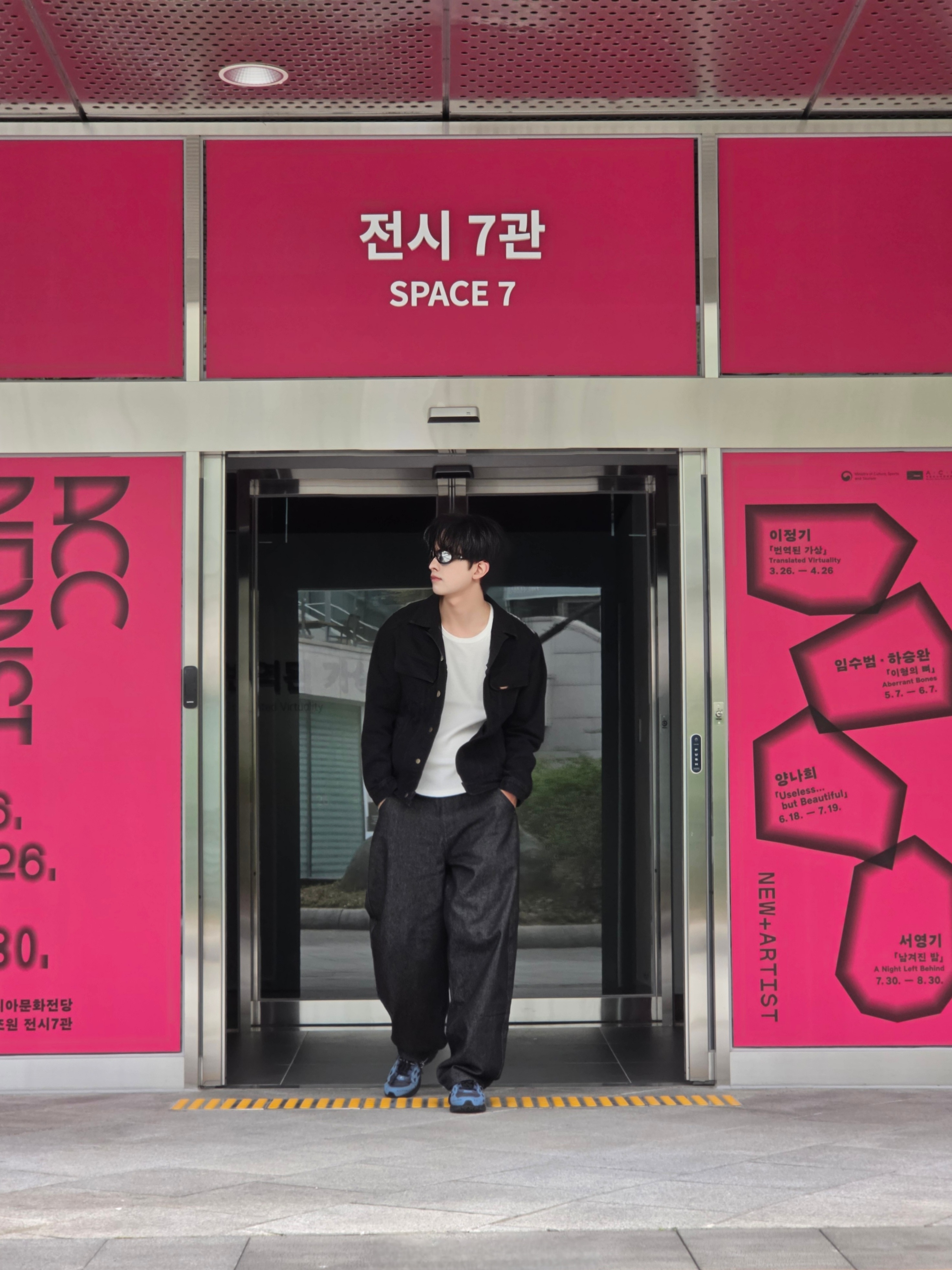 ersco Ancient Denim Trucker Jacket Black, New Balance 1906W Black NB Navy Dark Shoreline Blue 착용 스타일 - 2