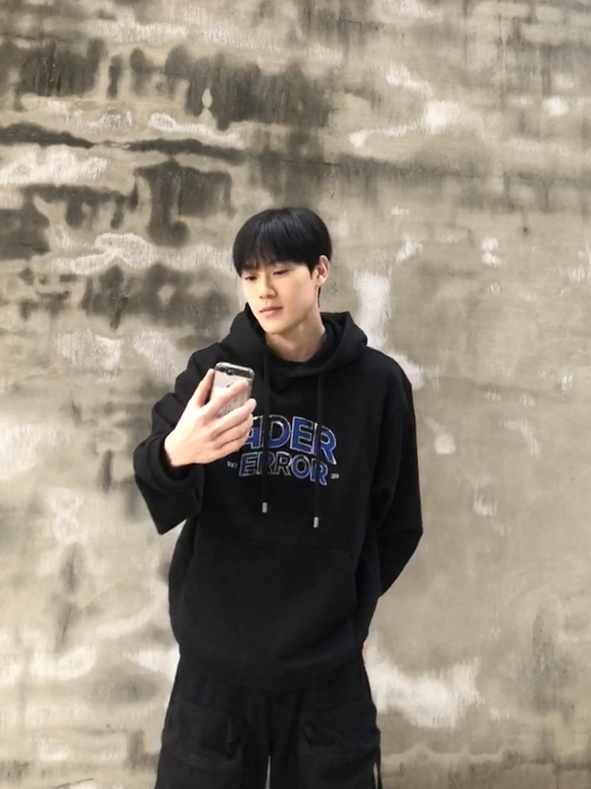 Ader Error Edca Logo Hoodie Noir, Zara Utility Pocket Pants Black 착용 스타일 - 6