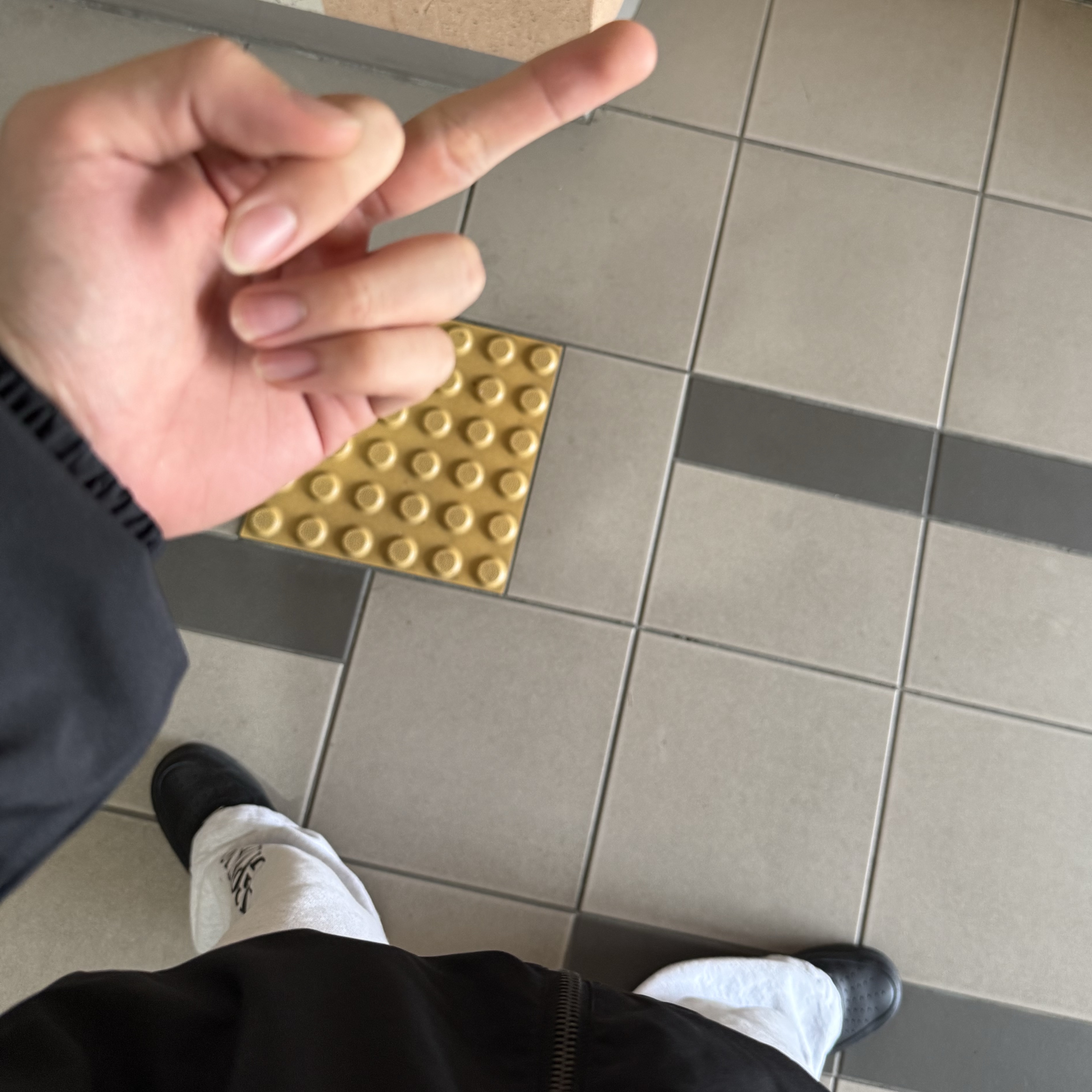 Yeezy x Gosha Rubchinskiy YZY Black Dogs Jogger Heather Grey, Nike Air Force 1 '07 Low Triple Black 착용 스타일 - 2