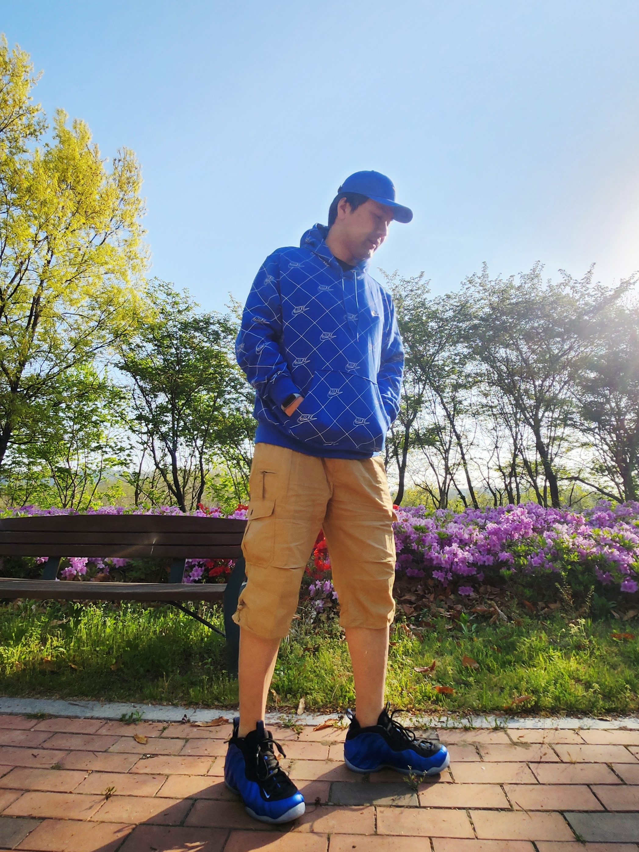 Nike Air Foamposite One International Blue, Puma x AMI Low Curve Cap Dazzling Blue 착용 스타일