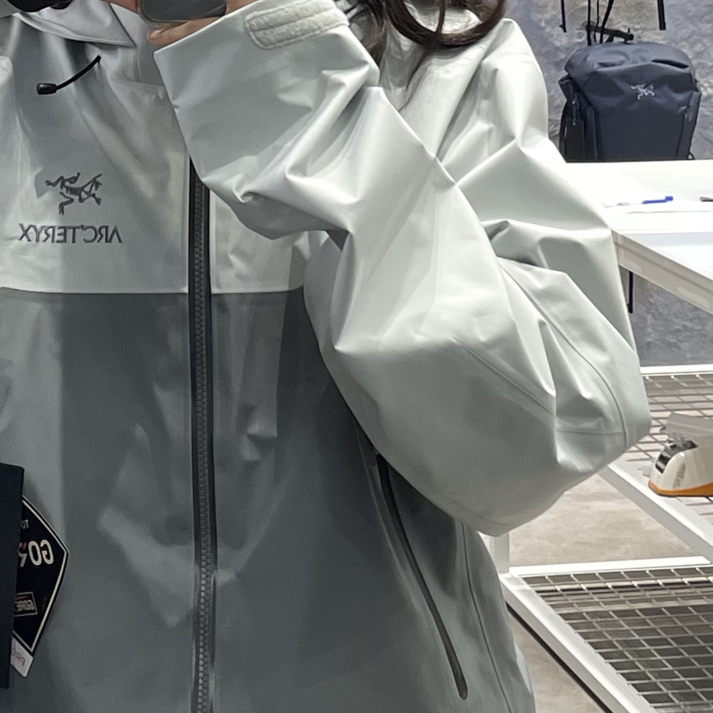 Arc'teryx Beta AR Jacket Solitude Void 착용 스타일