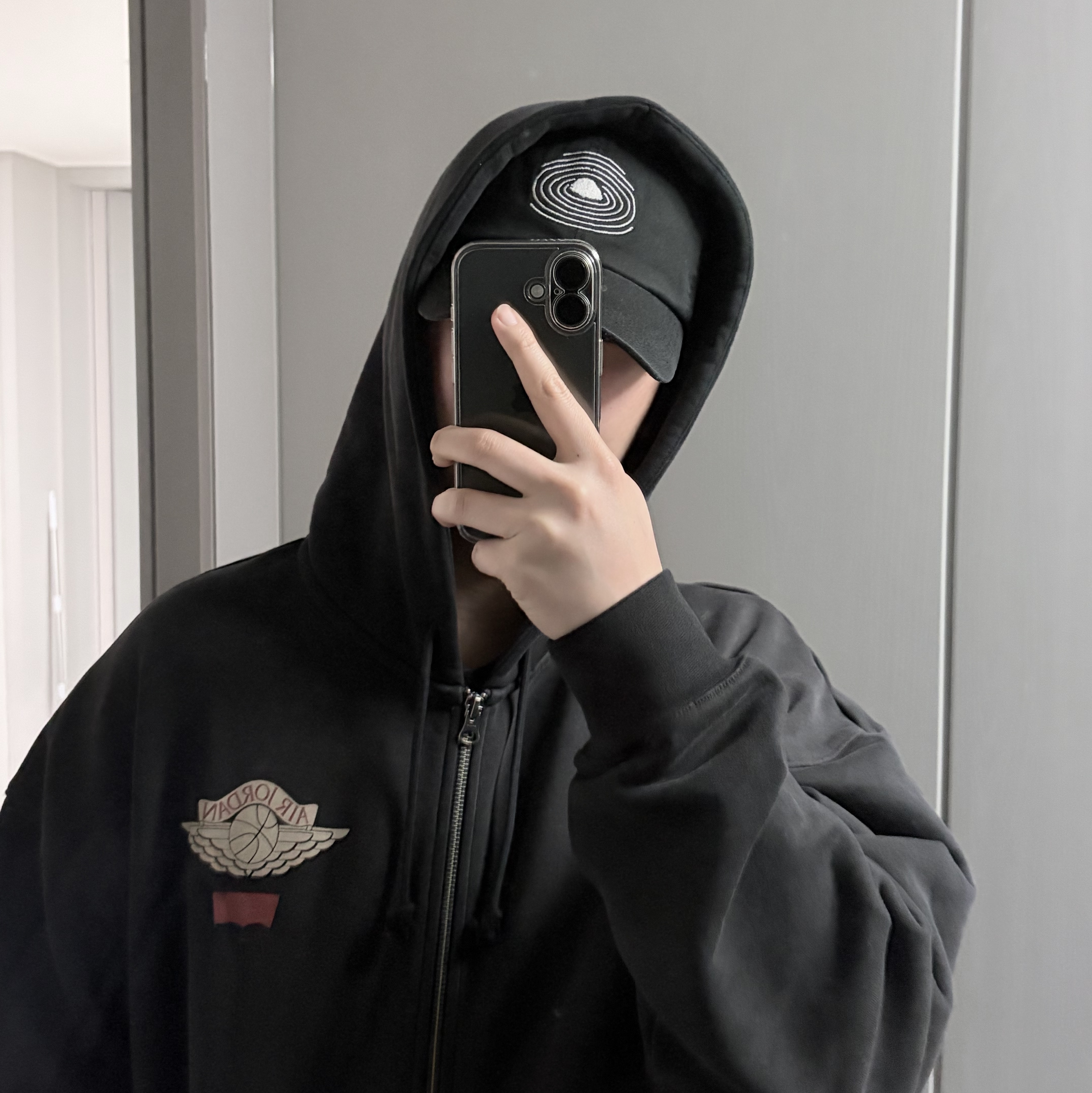 Jordan x Levi's Full Zip Hoodie Black (IM6734-010) 착용 스타일 - 1