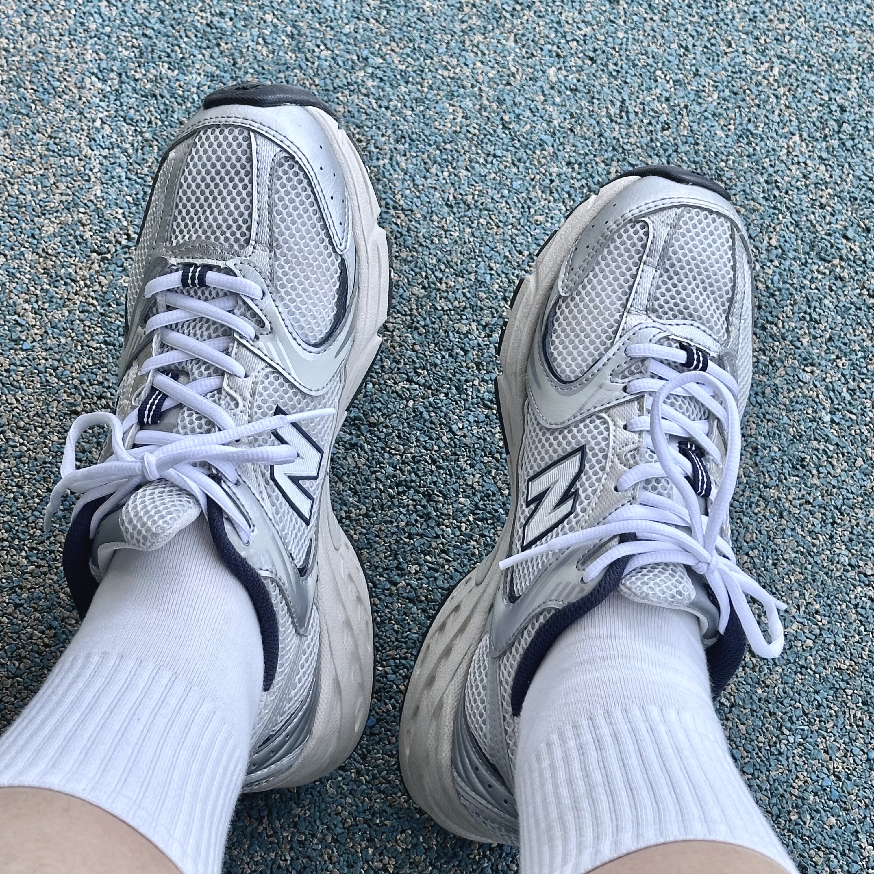New Balance 530 Steel Grey 착용 스타일