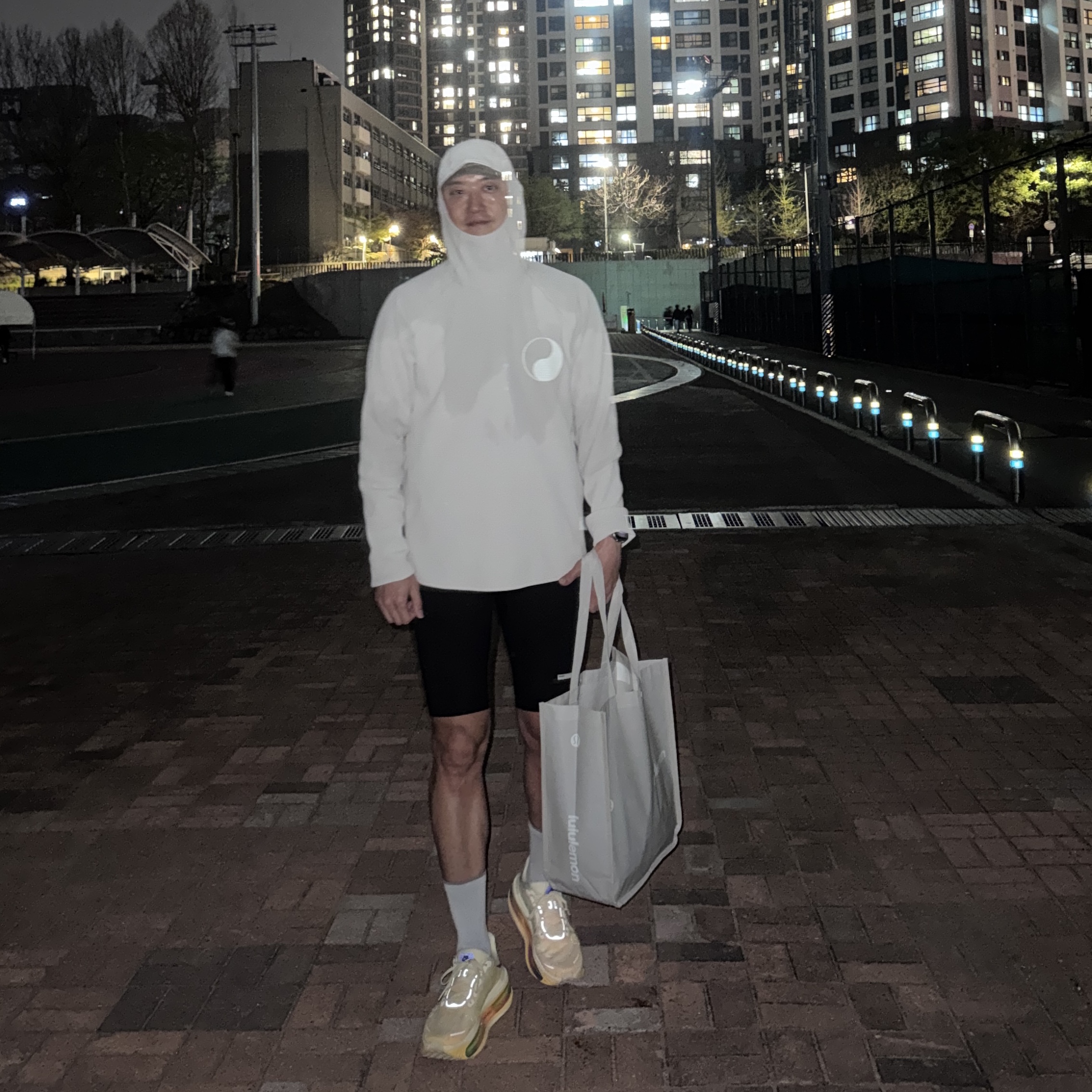 Nike Vomero Premium Alabaster Blue Void, Nike ACG Lava Loops Dri-Fit ADV Half Trail Running Tights Black Summit White - Asia 착용 스타일 - 4