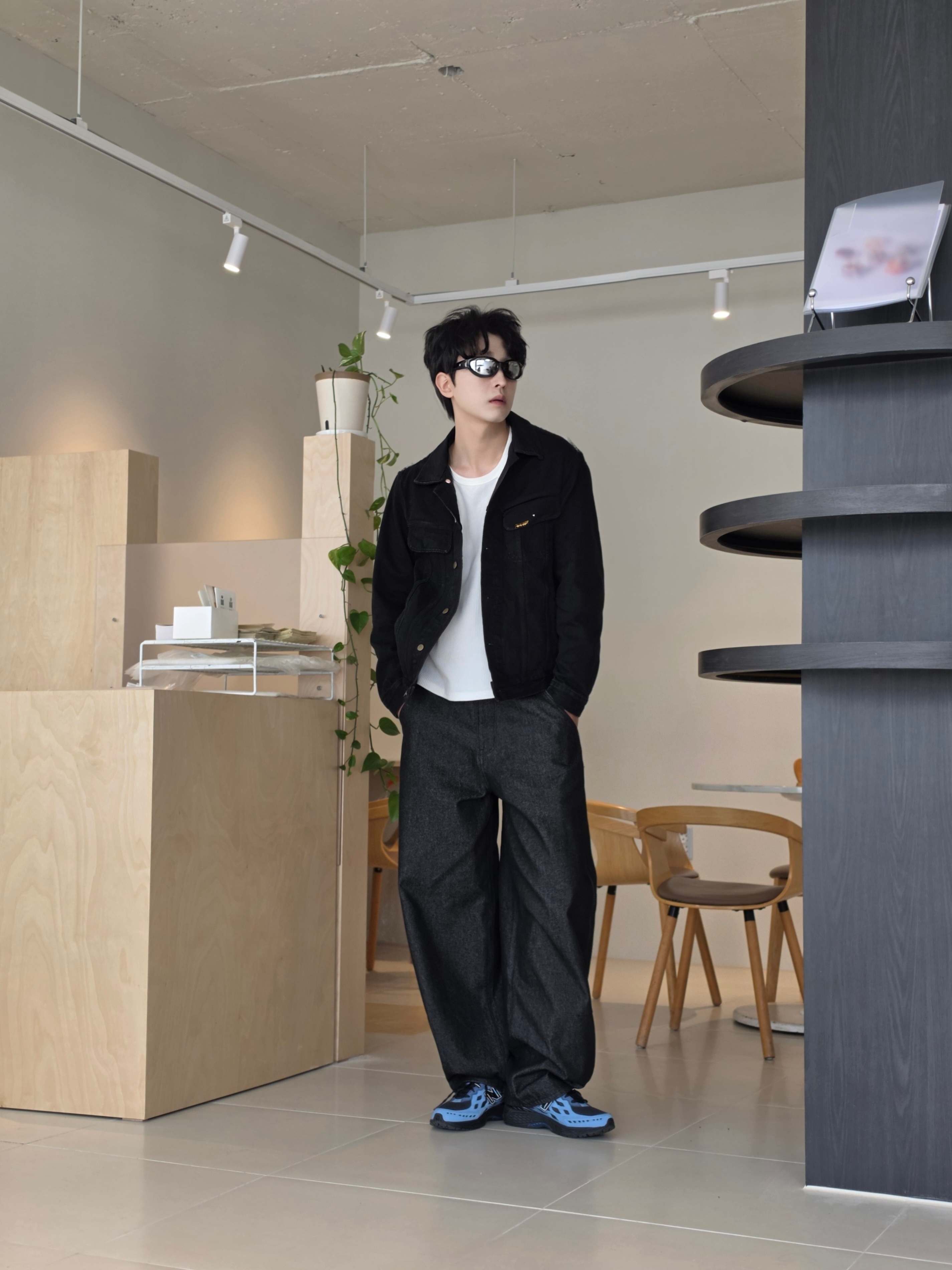 ersco Ancient Denim Trucker Jacket Black, New Balance 1906W Black NB Navy Dark Shoreline Blue 착용 스타일 - 1