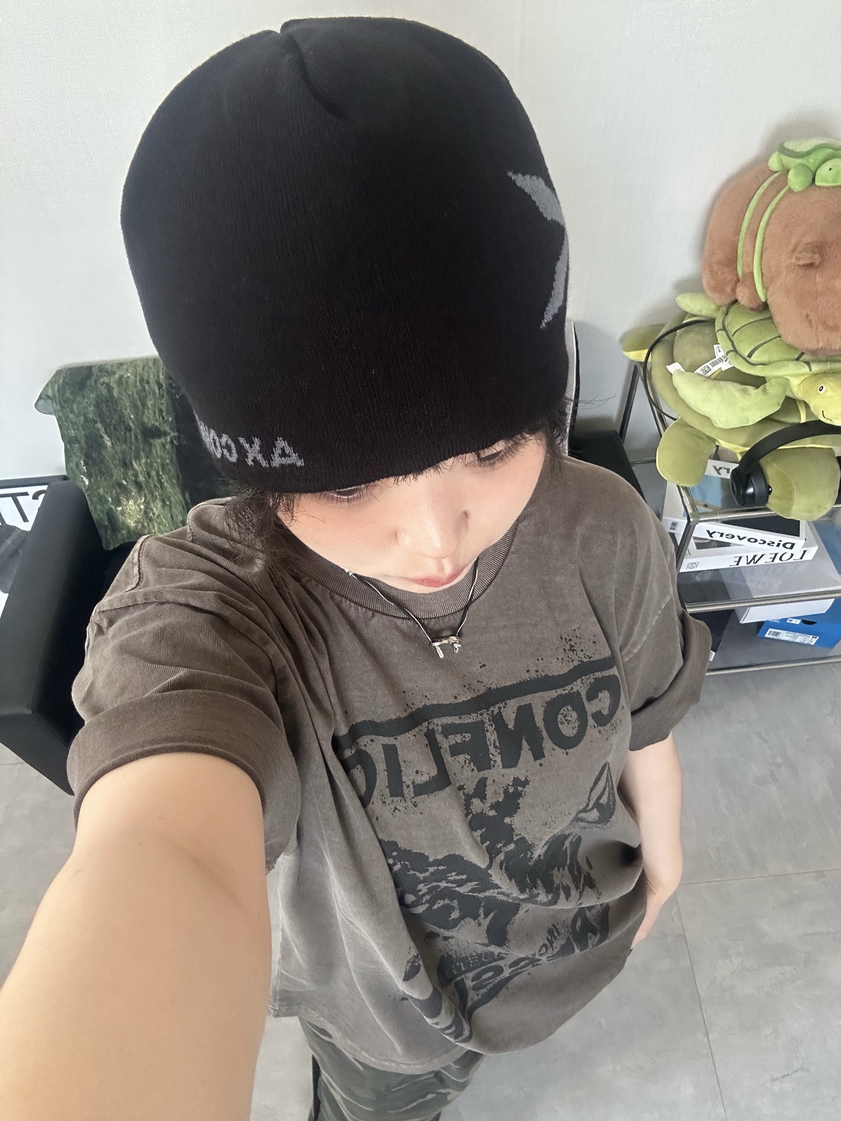 AX CONNECTION Compass Logo Beanie (Lightweight) 착용 스타일 - 1