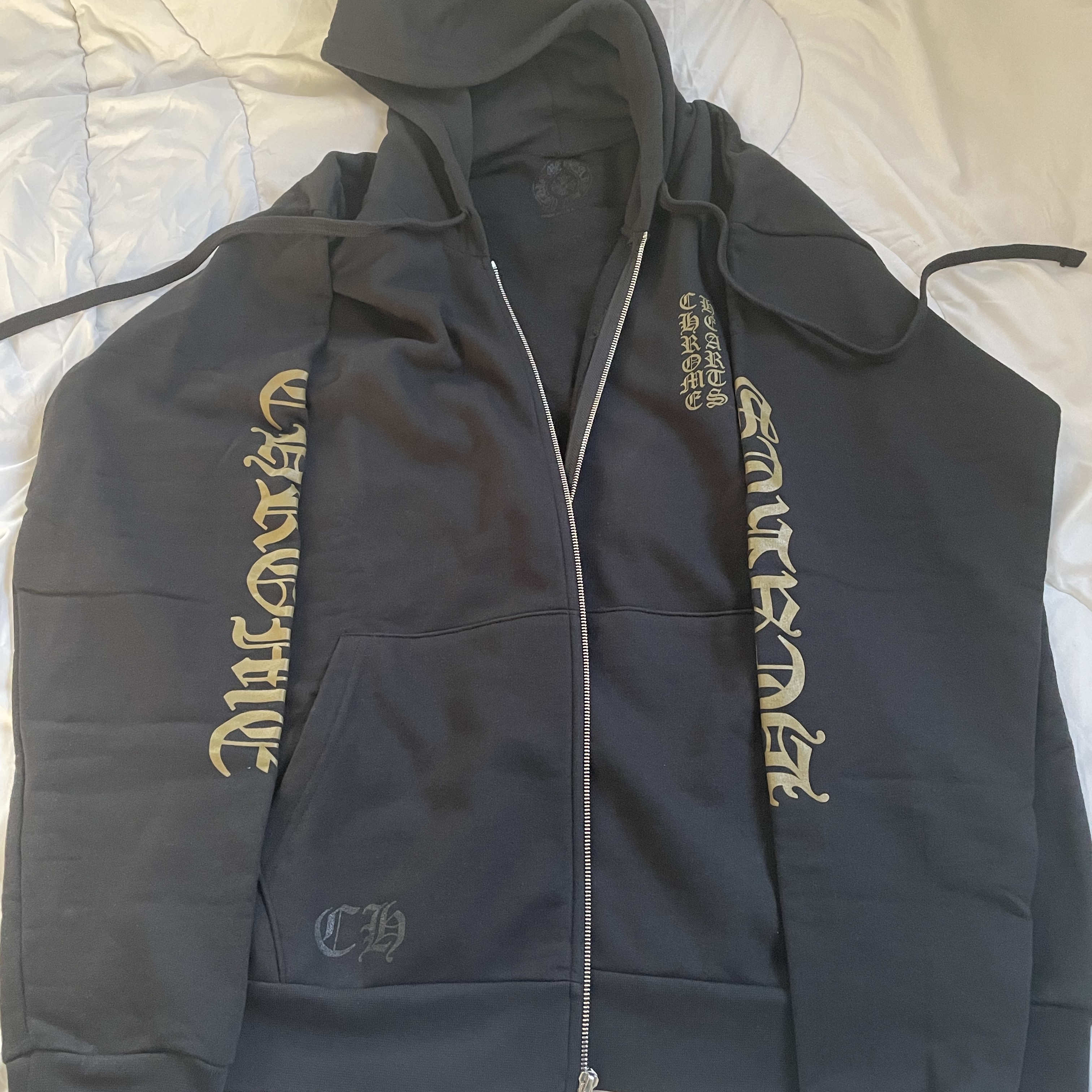 Chrome Hearts Vertical Logo Fleece Zip-Up Hoodie Black Army Green 착용 스타일 - 1