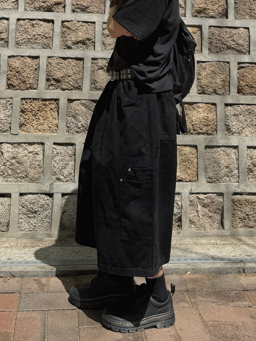 Mischief Lightweight Zip Around Backpack Black, Dr. Martens Reeder Wyoming Leather Utility Shoes Black 착용 스타일 - 4