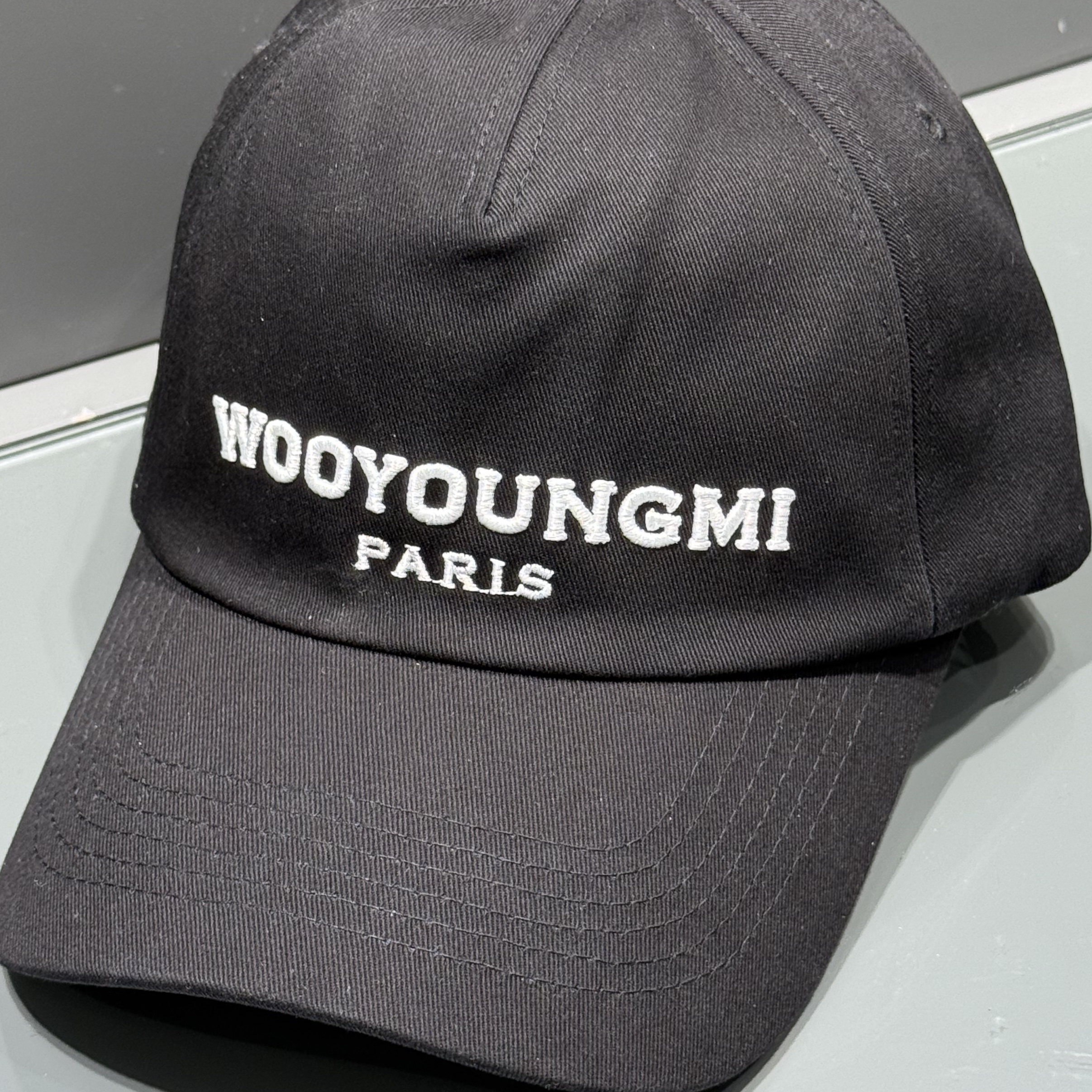 Wooyoungmi Embroidered Ball Cap Black 착용 스타일