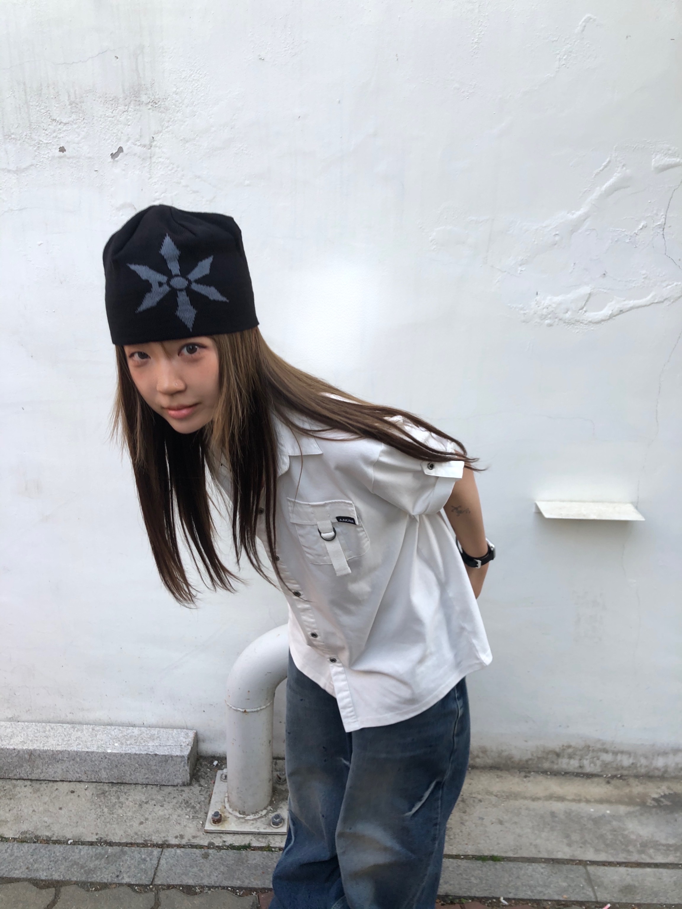 AX CONNECTION Compass Logo Beanie (Lightweight) 착용 스타일 - 4