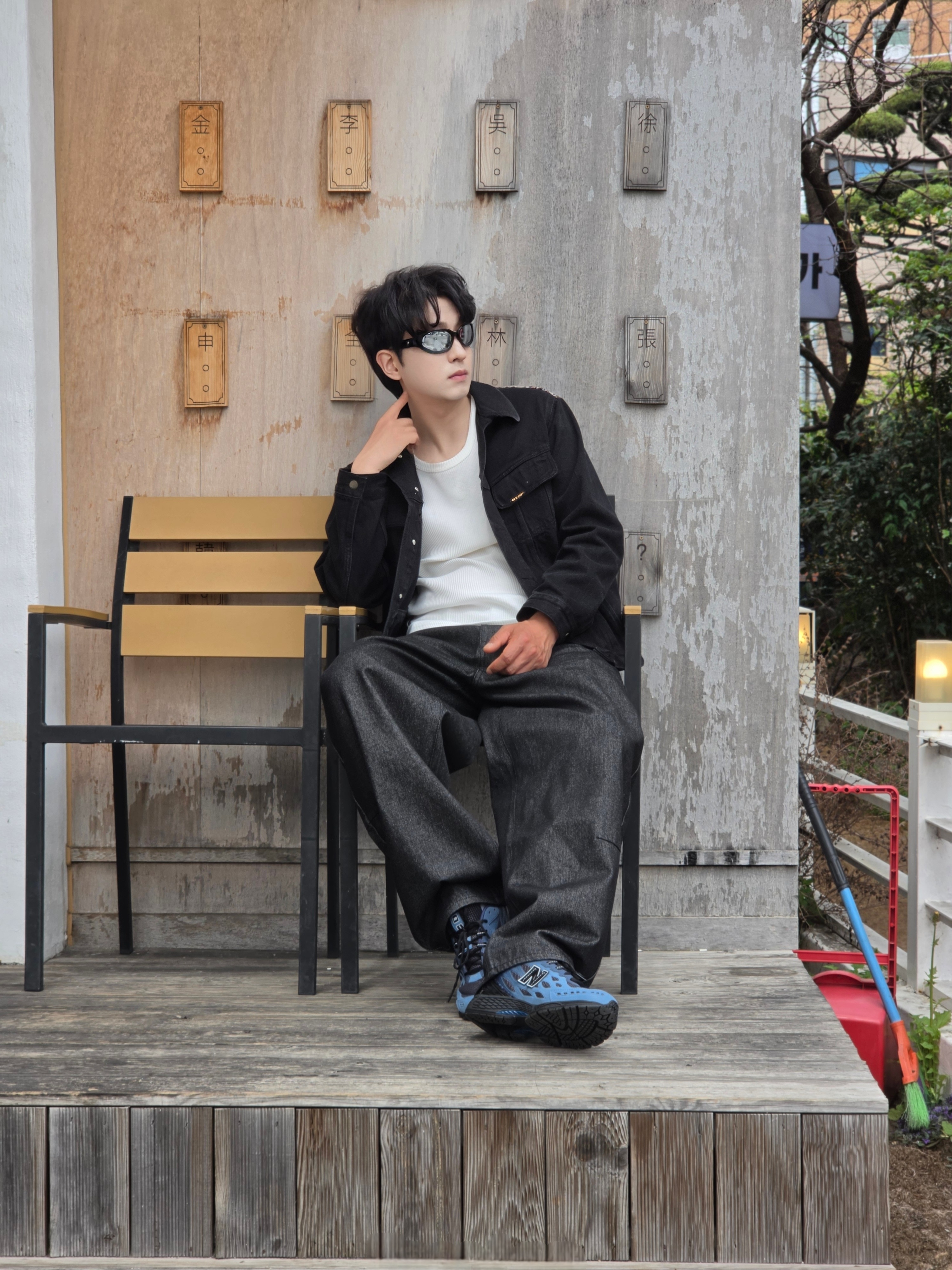 ersco Ancient Denim Trucker Jacket Black, New Balance 1906W Black NB Navy Dark Shoreline Blue 착용 스타일 - 3