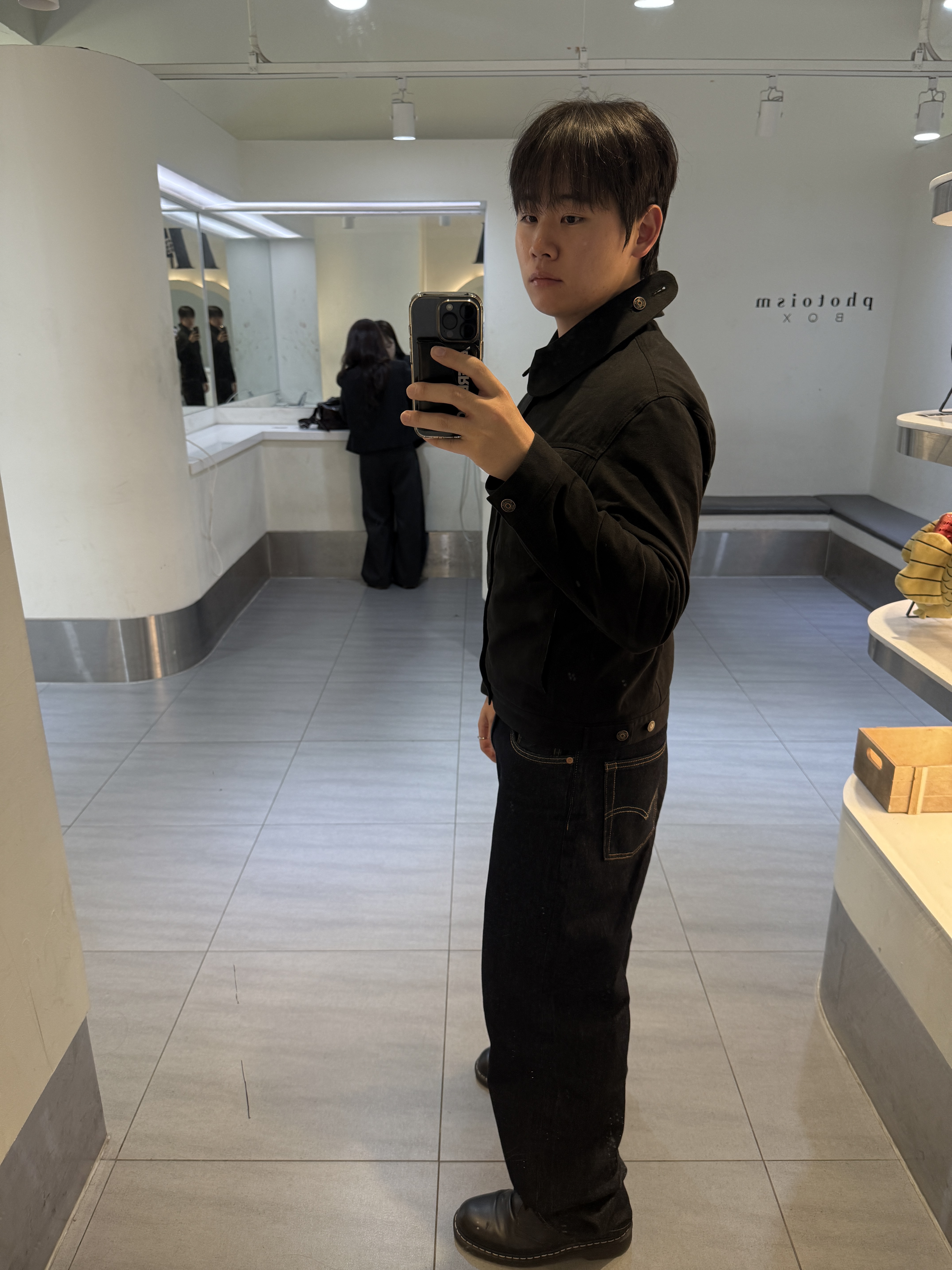 Levi's 578 Baggy Jeans Dark Wash, Dr. Martens 1461 WS Black Smooth 착용 스타일