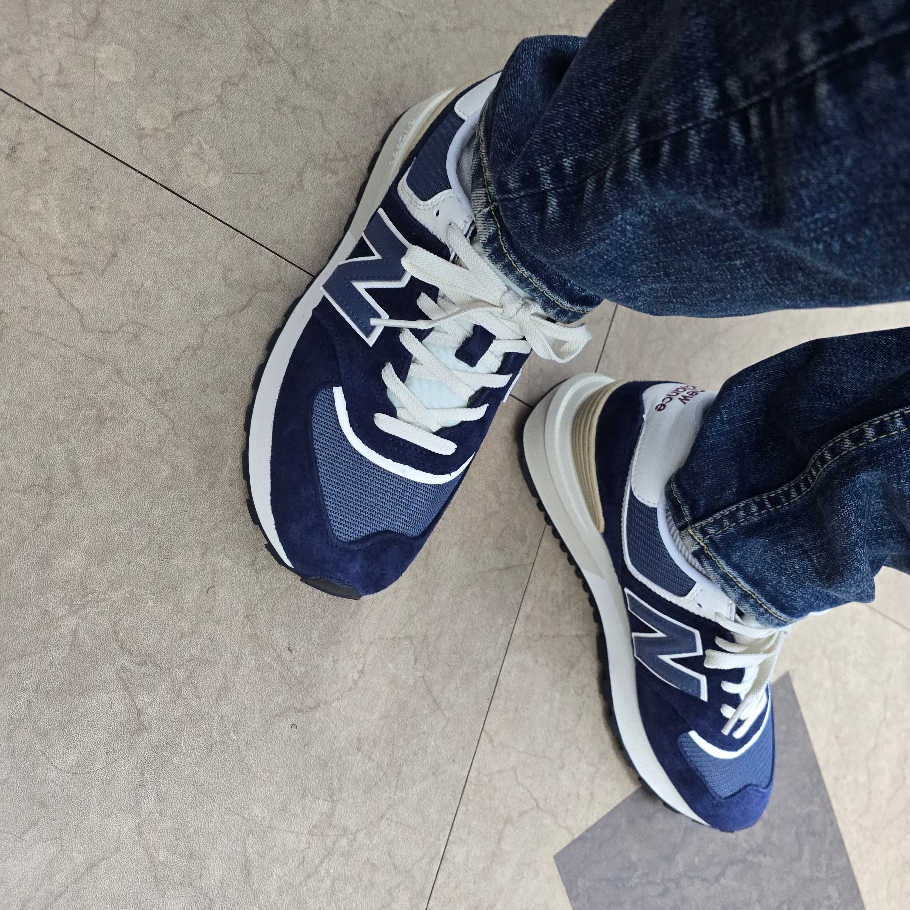 New Balance 574 Legacy Navy 착용 스타일