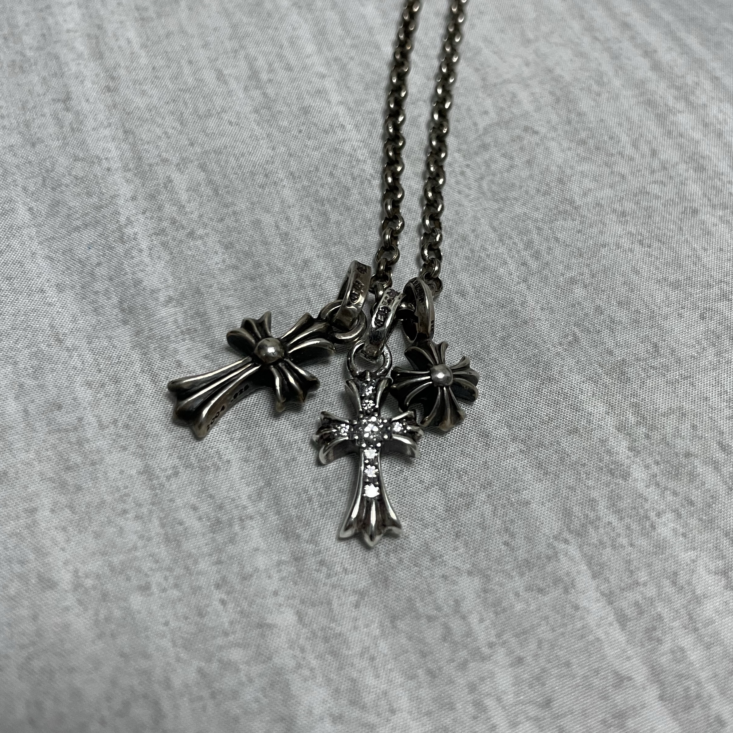 Hansroom Chrome Hearts Baby Fat Cross Charm Pave Dia, Hansroom Chrome Hearts Baby fat crs charm 착용 스타일