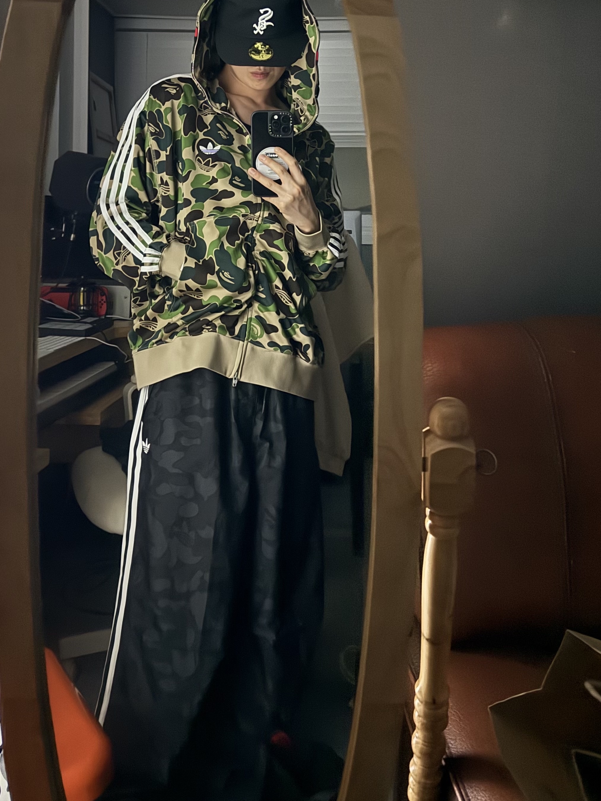 Adidas x BAPE Shark Track Hoodie Jacket Crew Green - US Sizing, Adidas x BAPE Jacquard Pants Black - US Sizing 착용 스타일 - 1