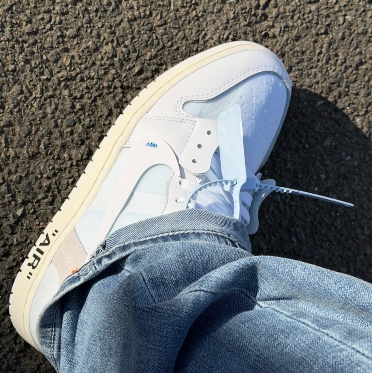 Jordan 1 x Virgil Abloh Archive Retro High Alaska White 착용 스타일 - 1