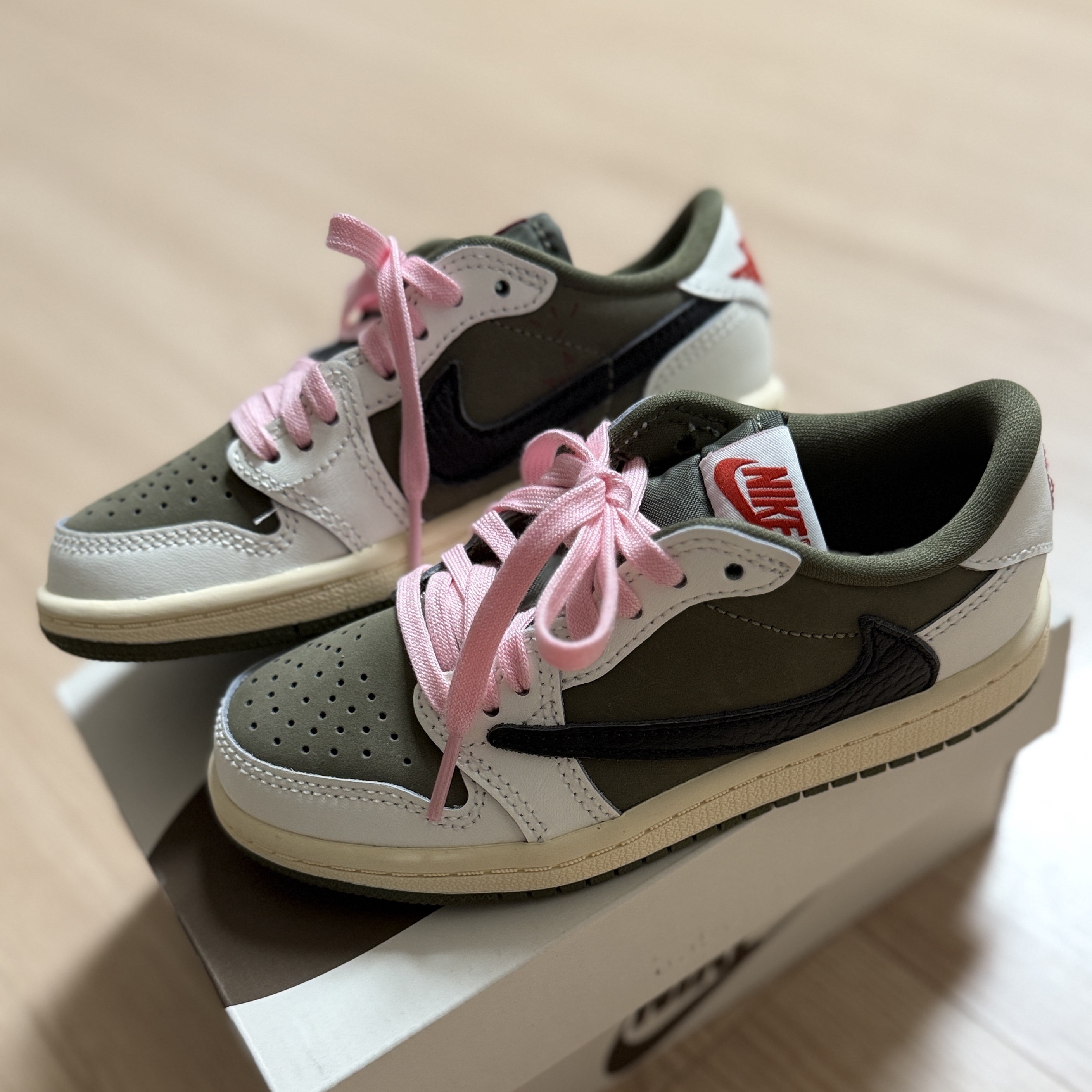 (PS) Jordan 1 x Travis Scott Retro Low OG SP Reverse Olive 착용 스타일 - 4