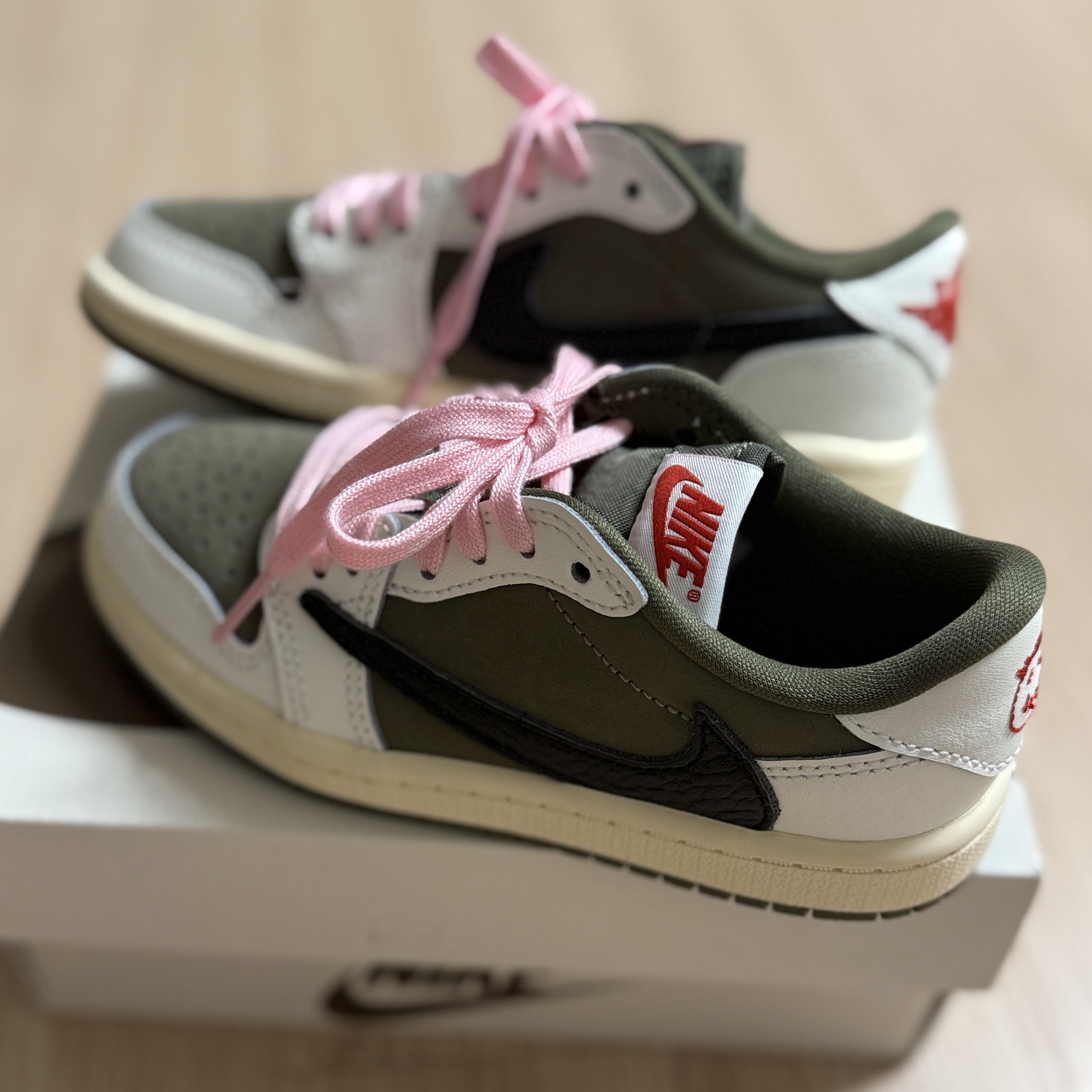 (PS) Jordan 1 x Travis Scott Retro Low OG SP Reverse Olive 착용 스타일 - 3