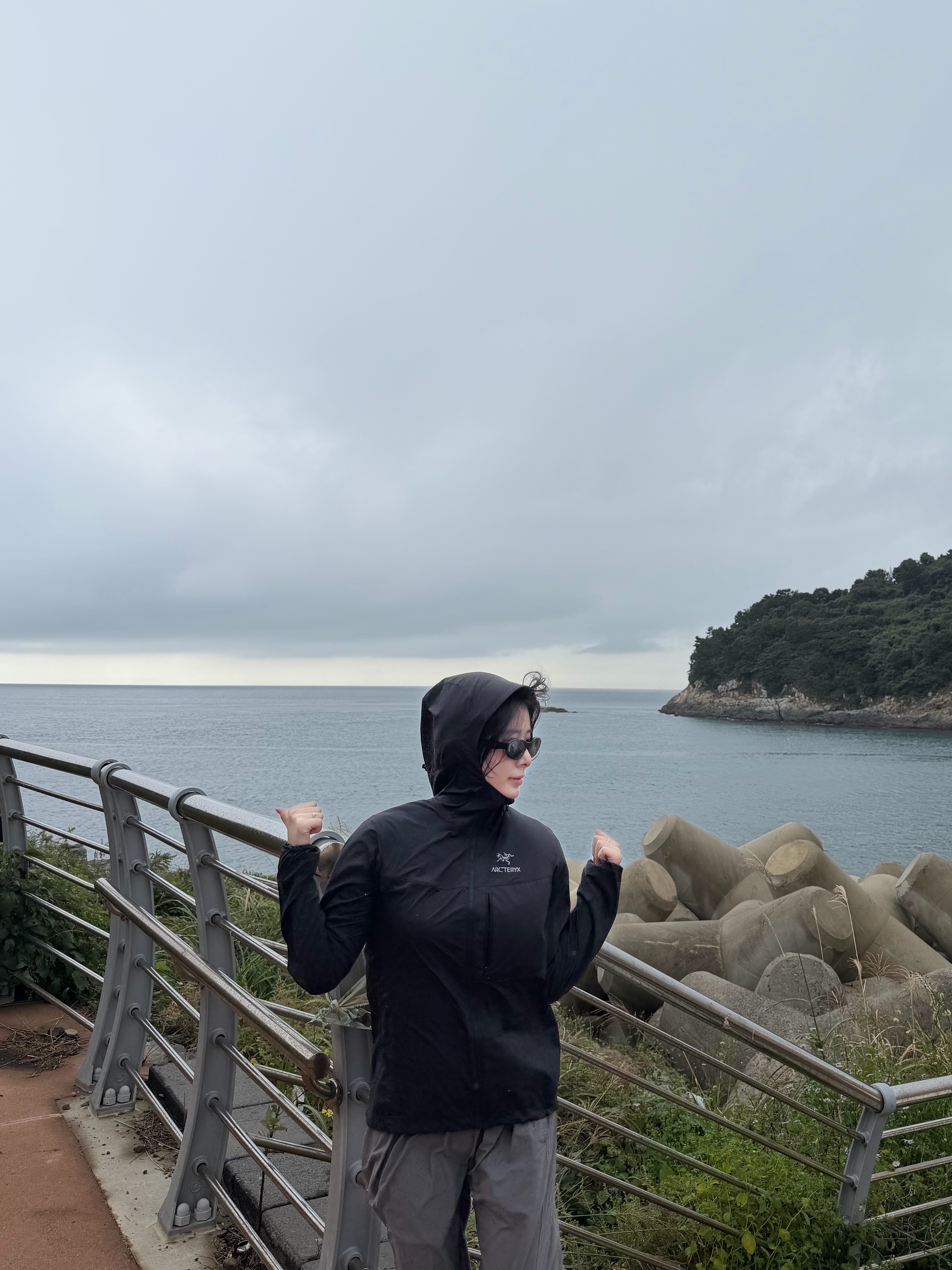 Arc'teryx Squamish Hoody Black 착용 스타일 - 2
