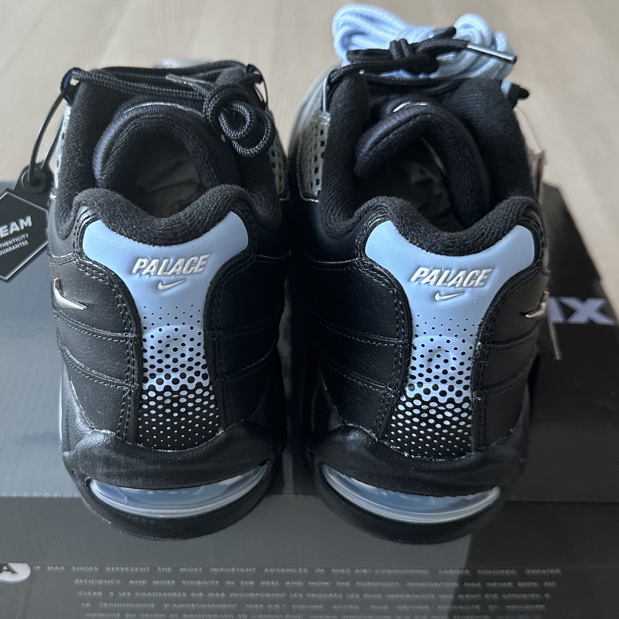 Nike x Palace Air Max 95 Metallic Silver Aluminum 착용 스타일 - 5