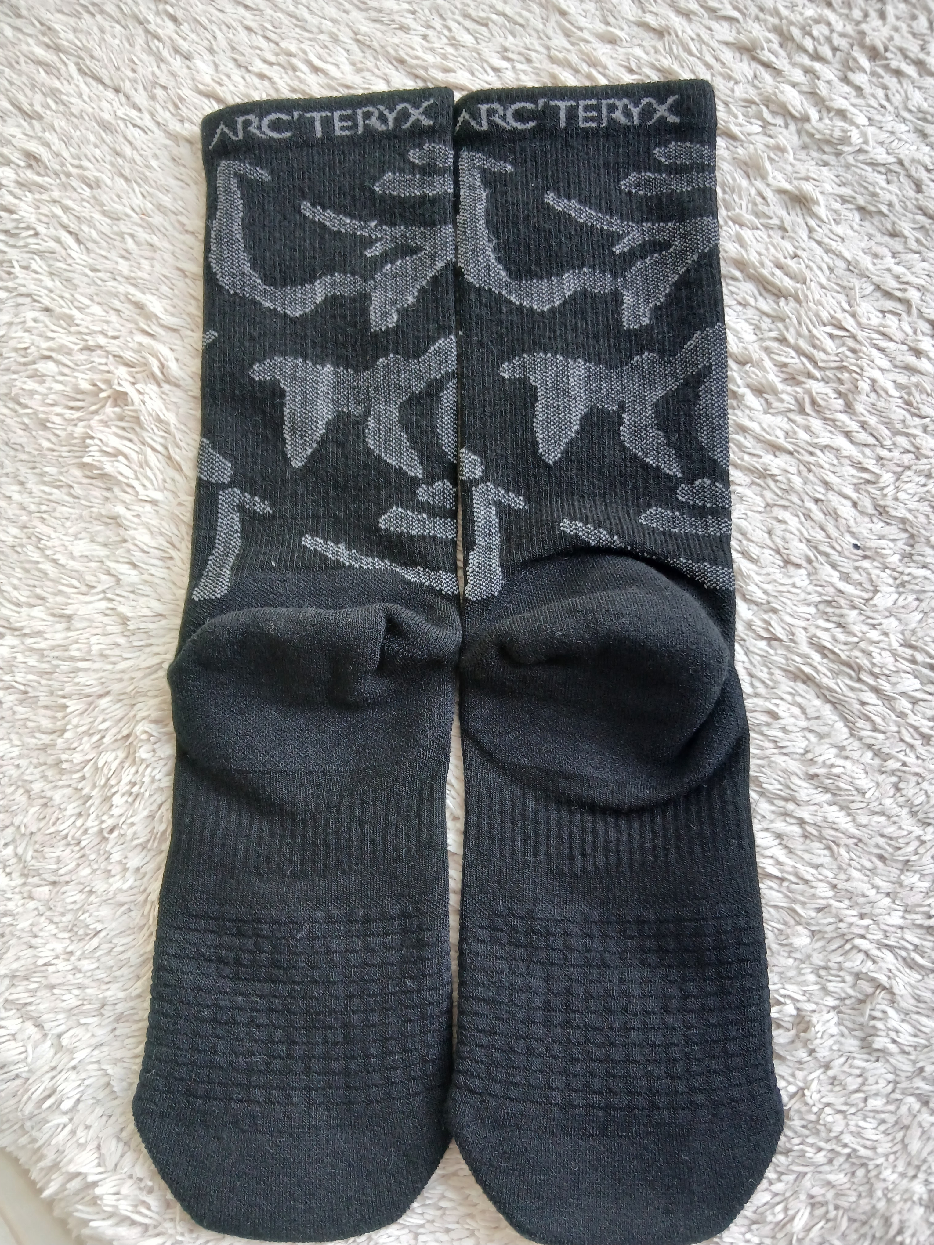Arc'teryx Merino Wool Grotto Mid Sock Black Graphite 착용 스타일 - 4
