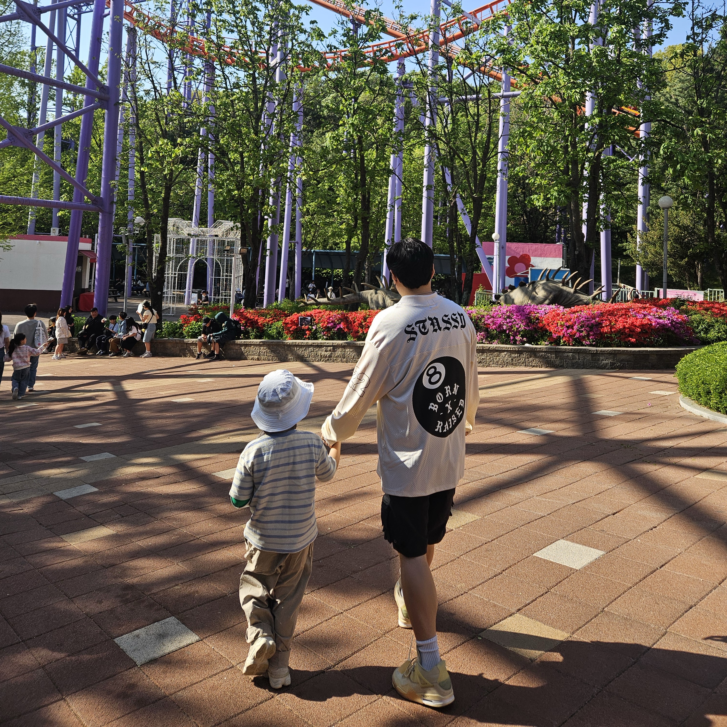 Stussy x Born X Raised Cookies & Cream Football Jersey Cream, Nike ACG Cargo Shorts Black - Asia 착용 스타일 - 1