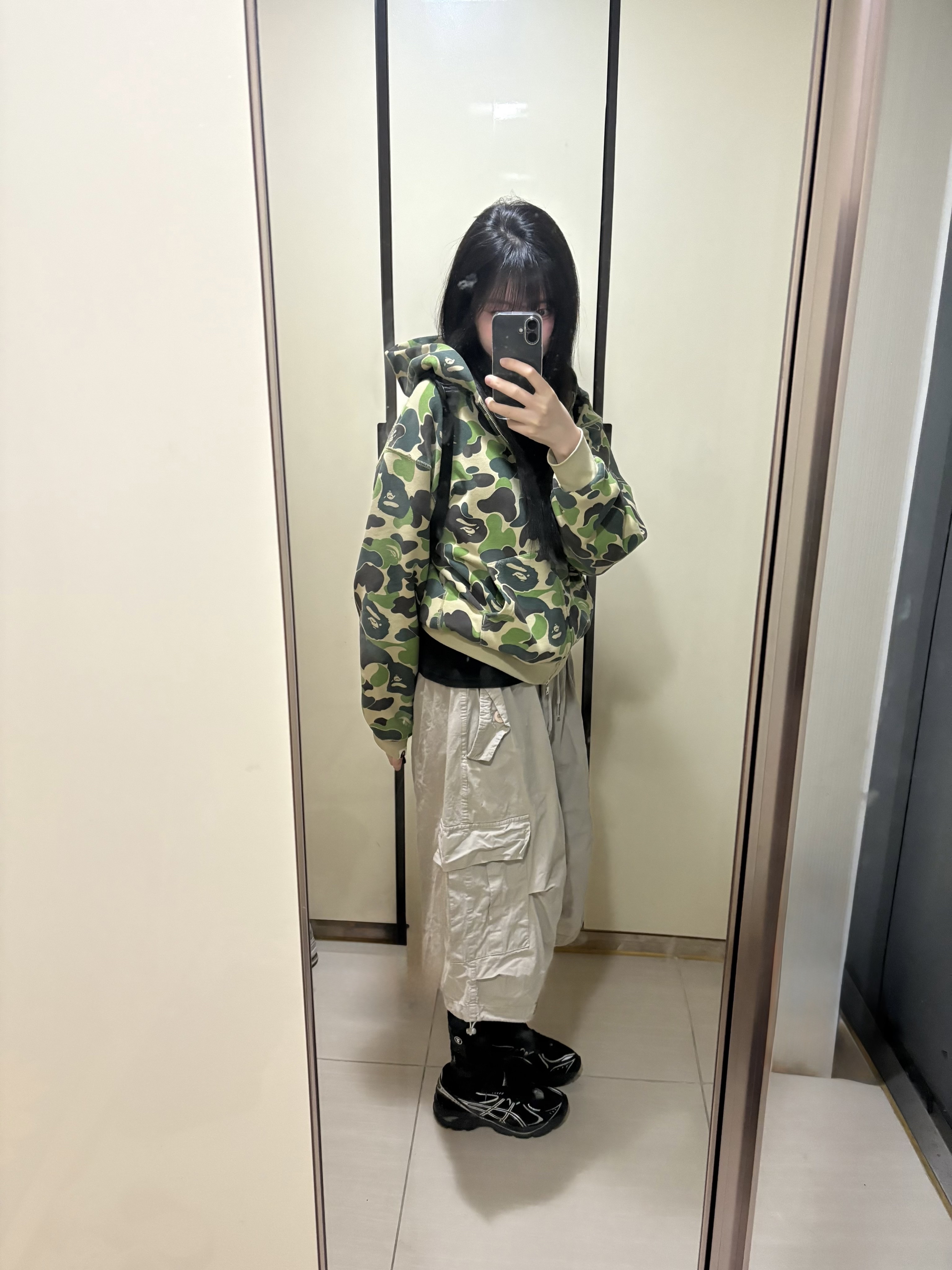 BAPE ABC Camo Heavy Wash Cropped Fit Zip Hoodie Green, Asics GT-2160 Black Pure Silver 착용 스타일