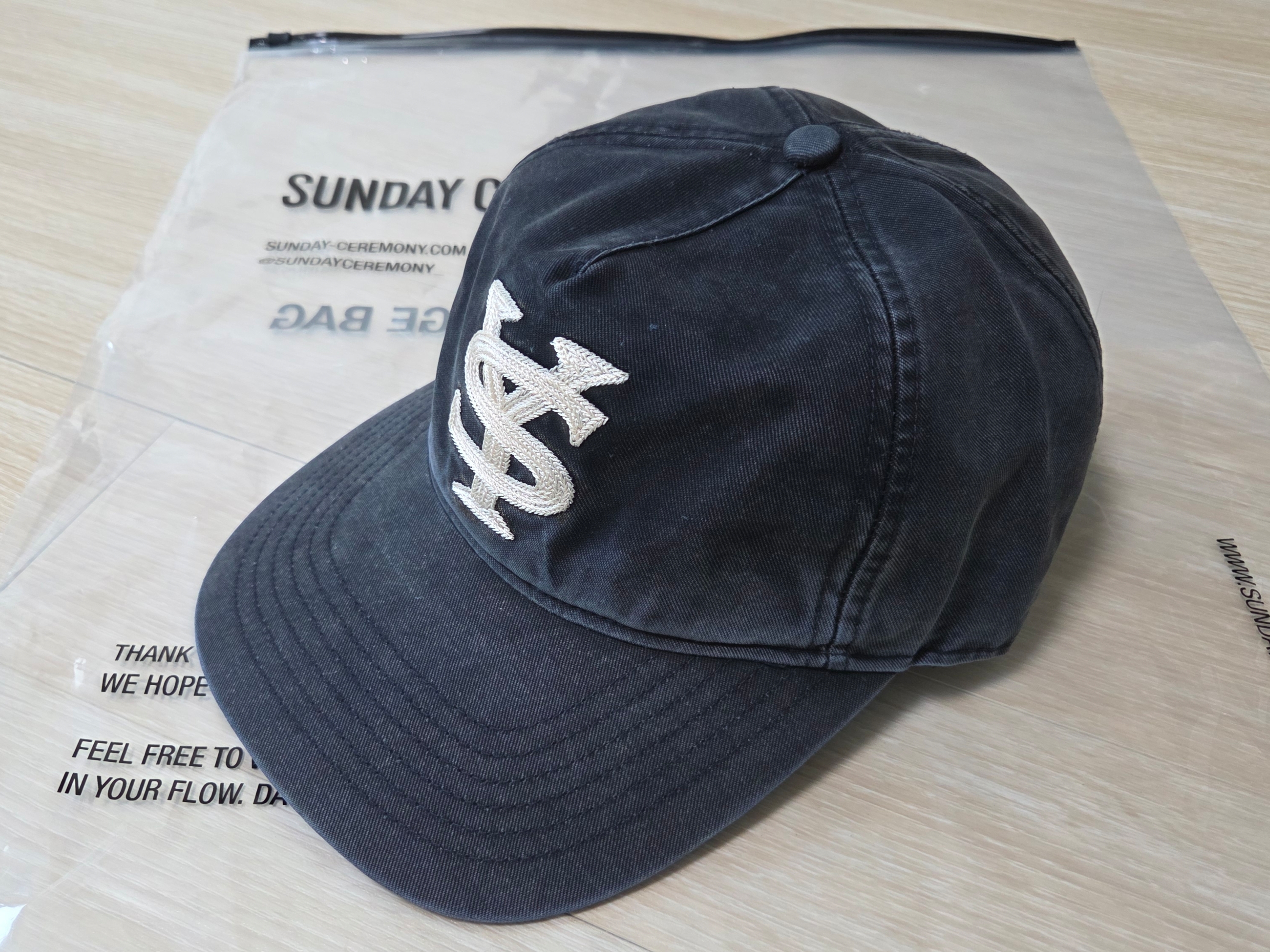 Sunday Ceremony Sy Logo 5 Panel Cotton Cap - Navy 착용 스타일 - 2
