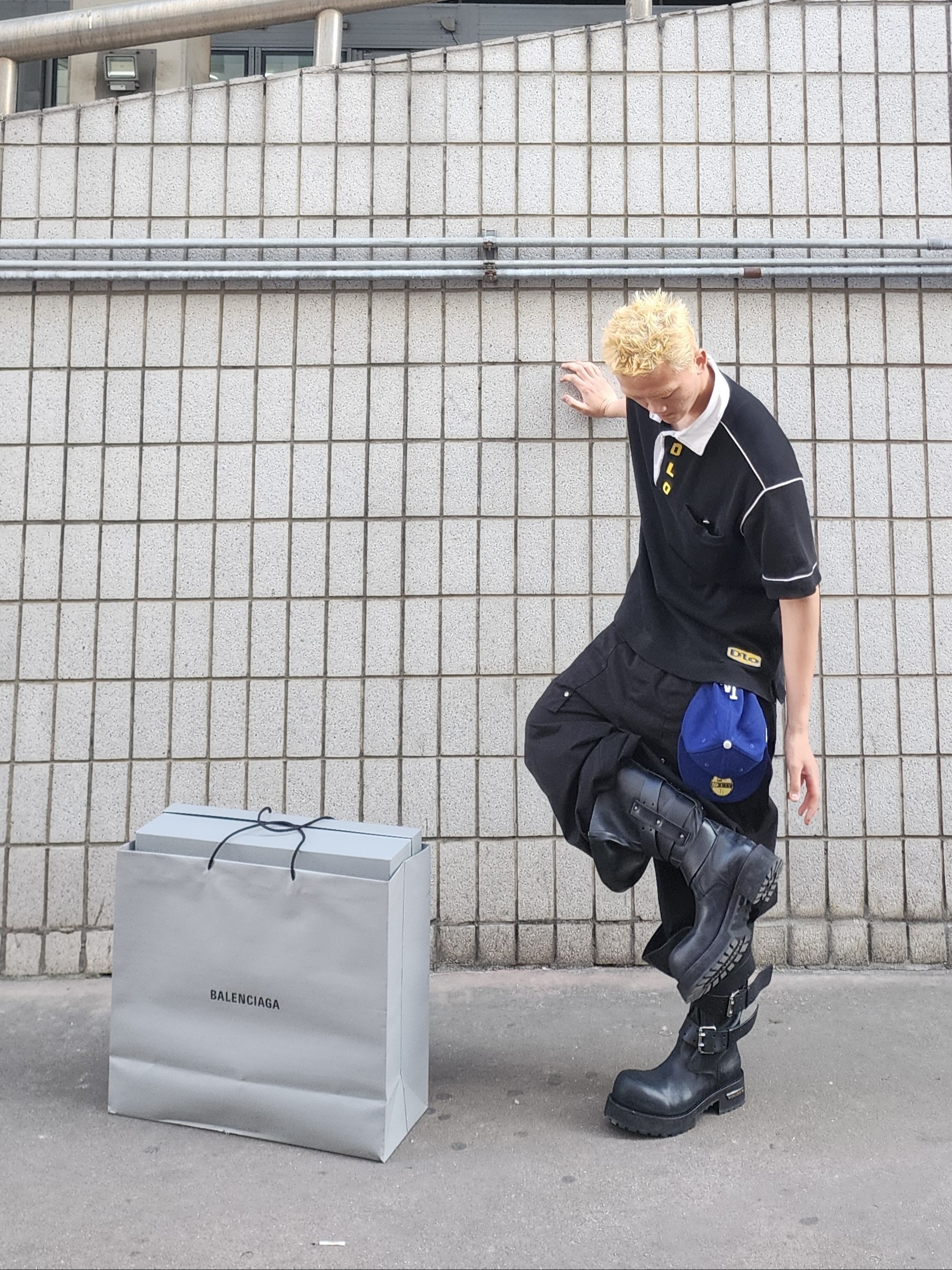 Balenciaga Venom High Boot Black 착용 스타일 - 2