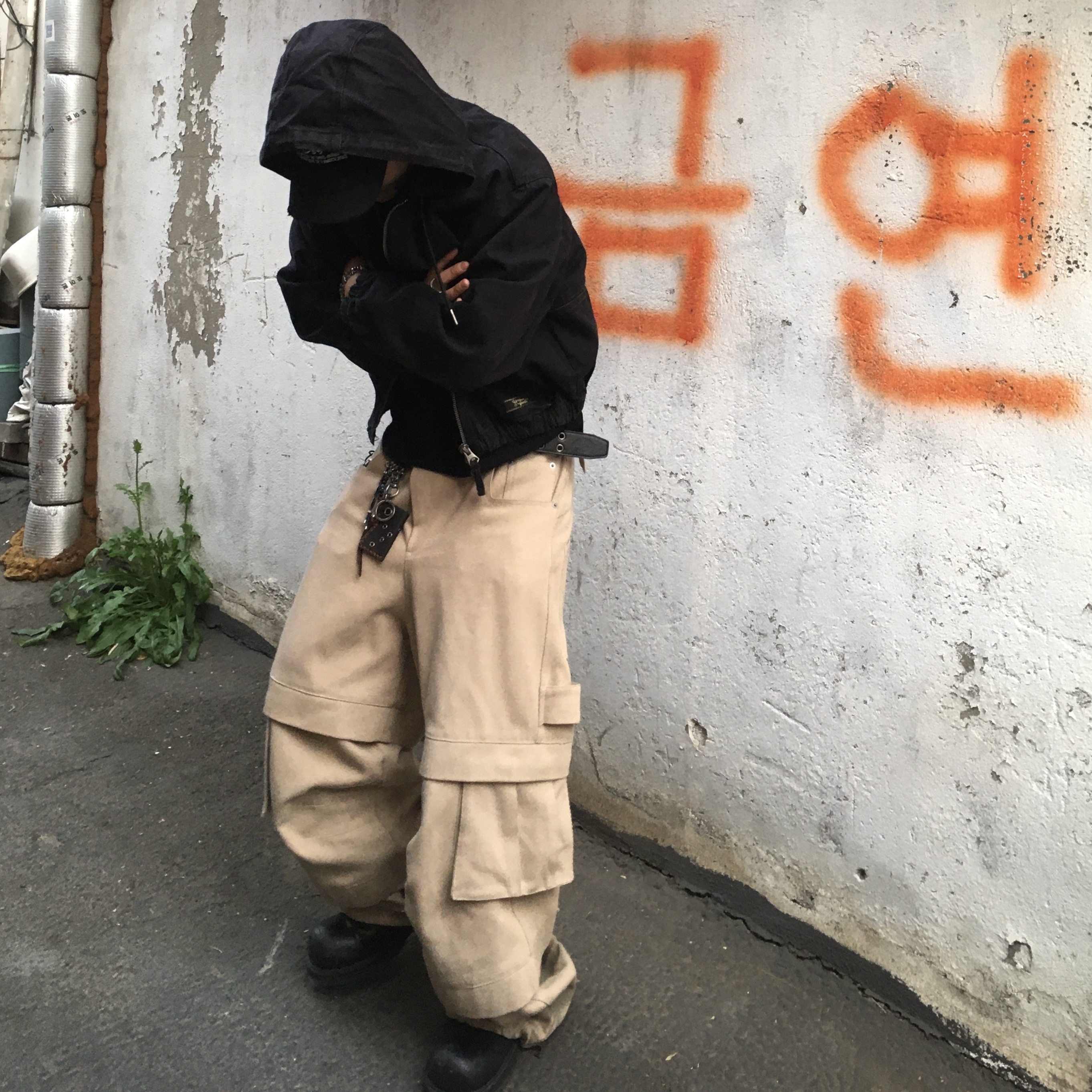 Kamien Titan Baggy Pants Beige 착용 스타일