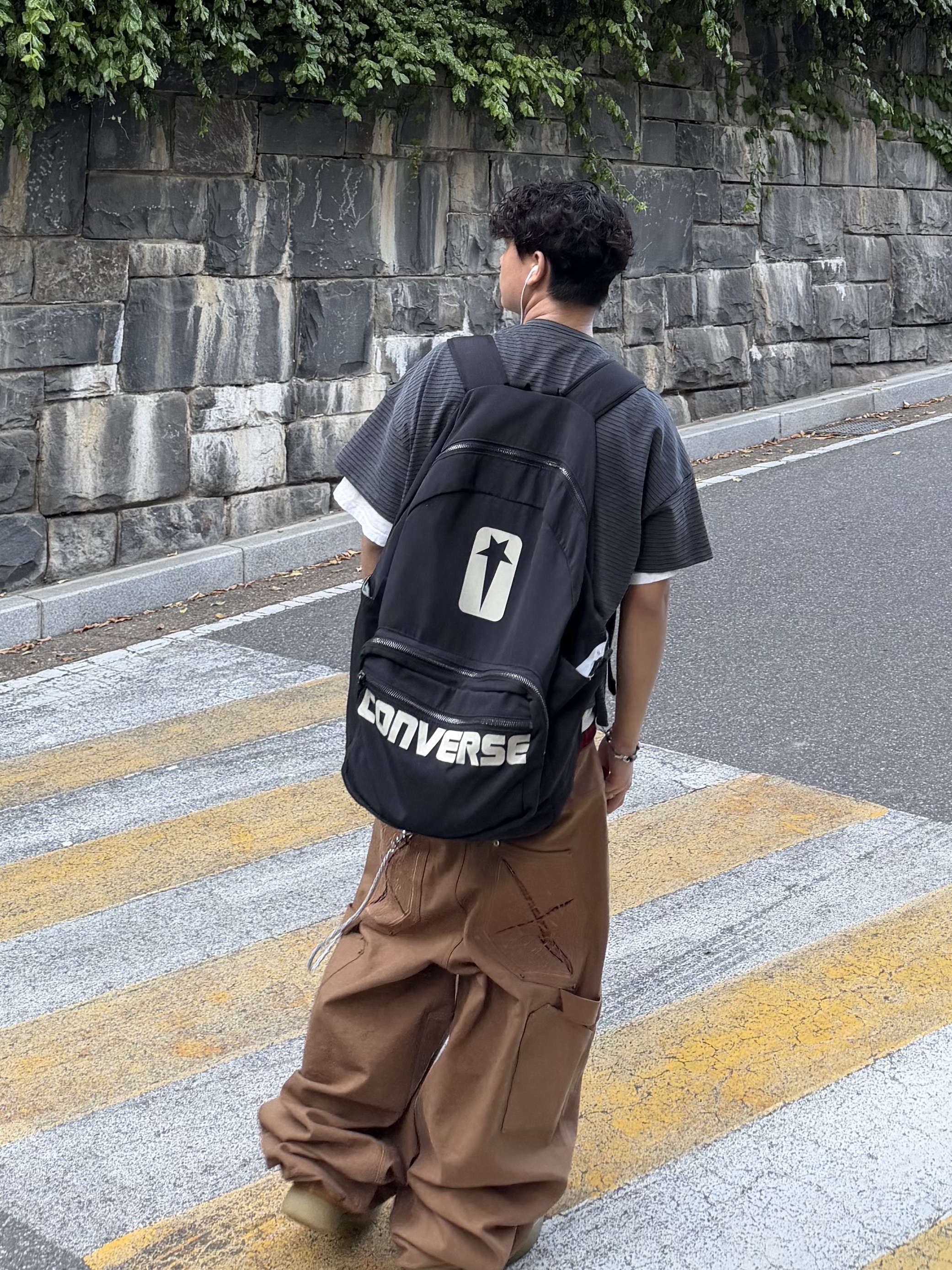 ERL Vamp Skate Shoe Natural Brown, Converse x Drkshdw Oversized Backpack Black 착용 스타일 - 2