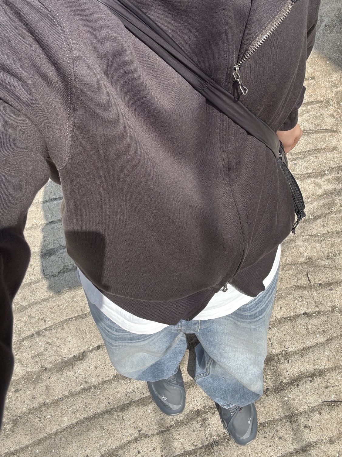 IGNOTA Core:14 Seed Pocket Pants Sand, IGNOTA Core:14 Folium Tshirt Charcoal 착용 스타일 - 3