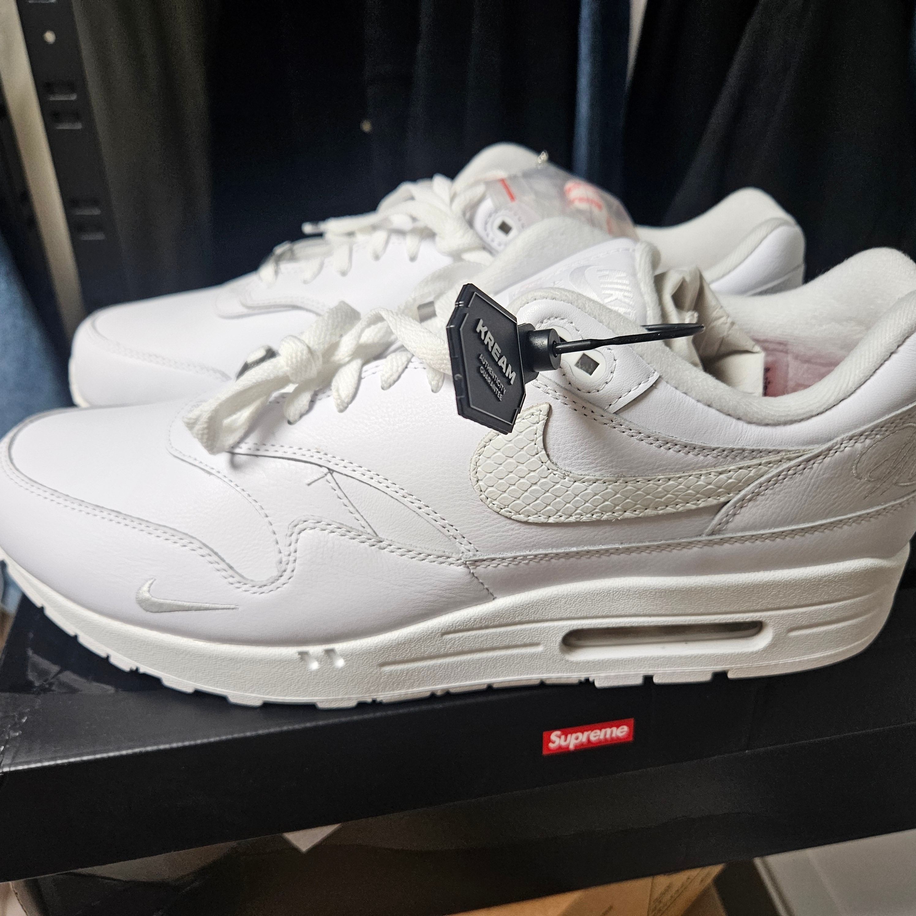 Nike x Supreme Air Max 1 '87 White - 25SS 착용 스타일