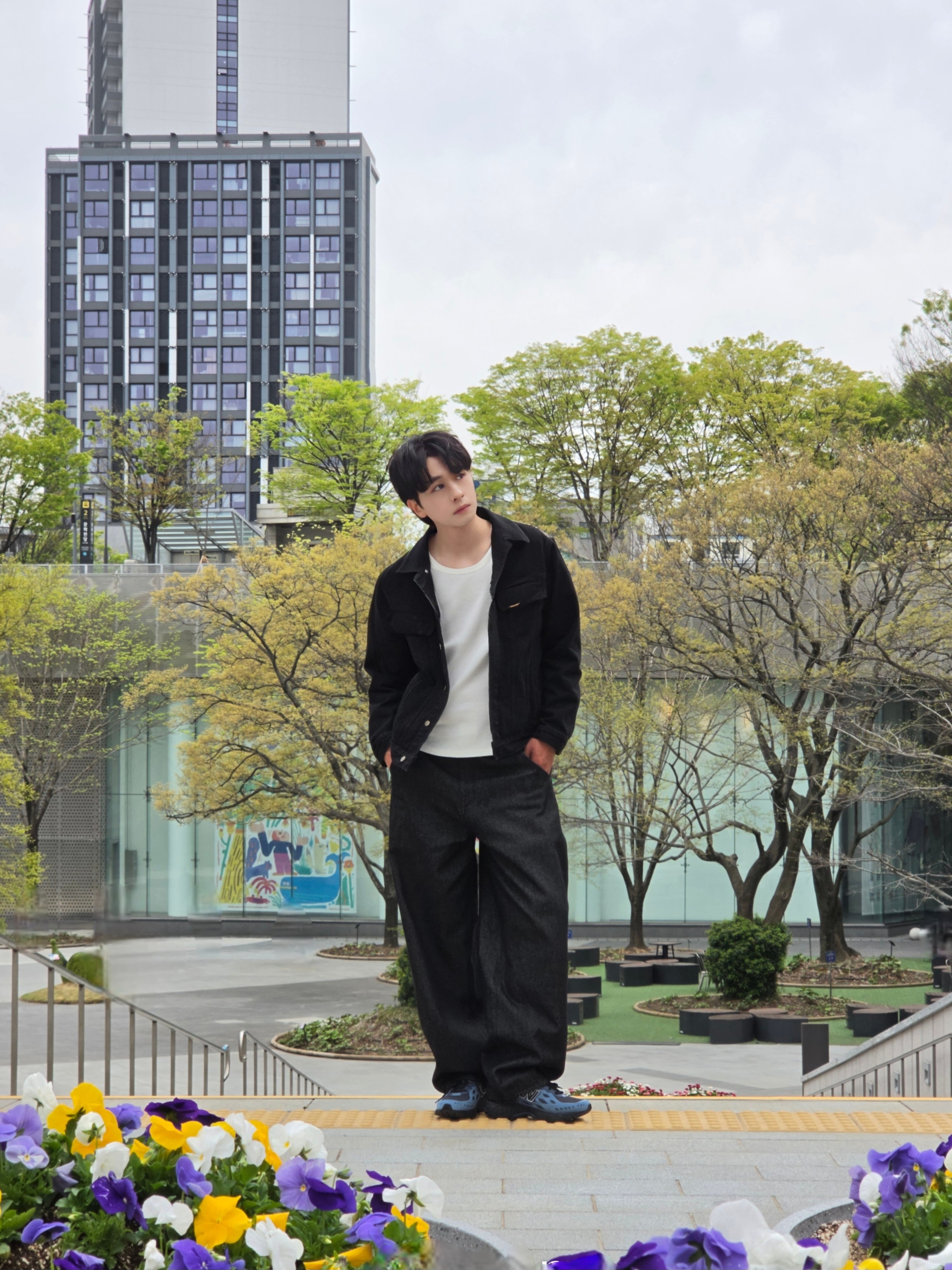 ersco Ancient Denim Trucker Jacket Black, New Balance 1906W Black NB Navy Dark Shoreline Blue 착용 스타일 - 4