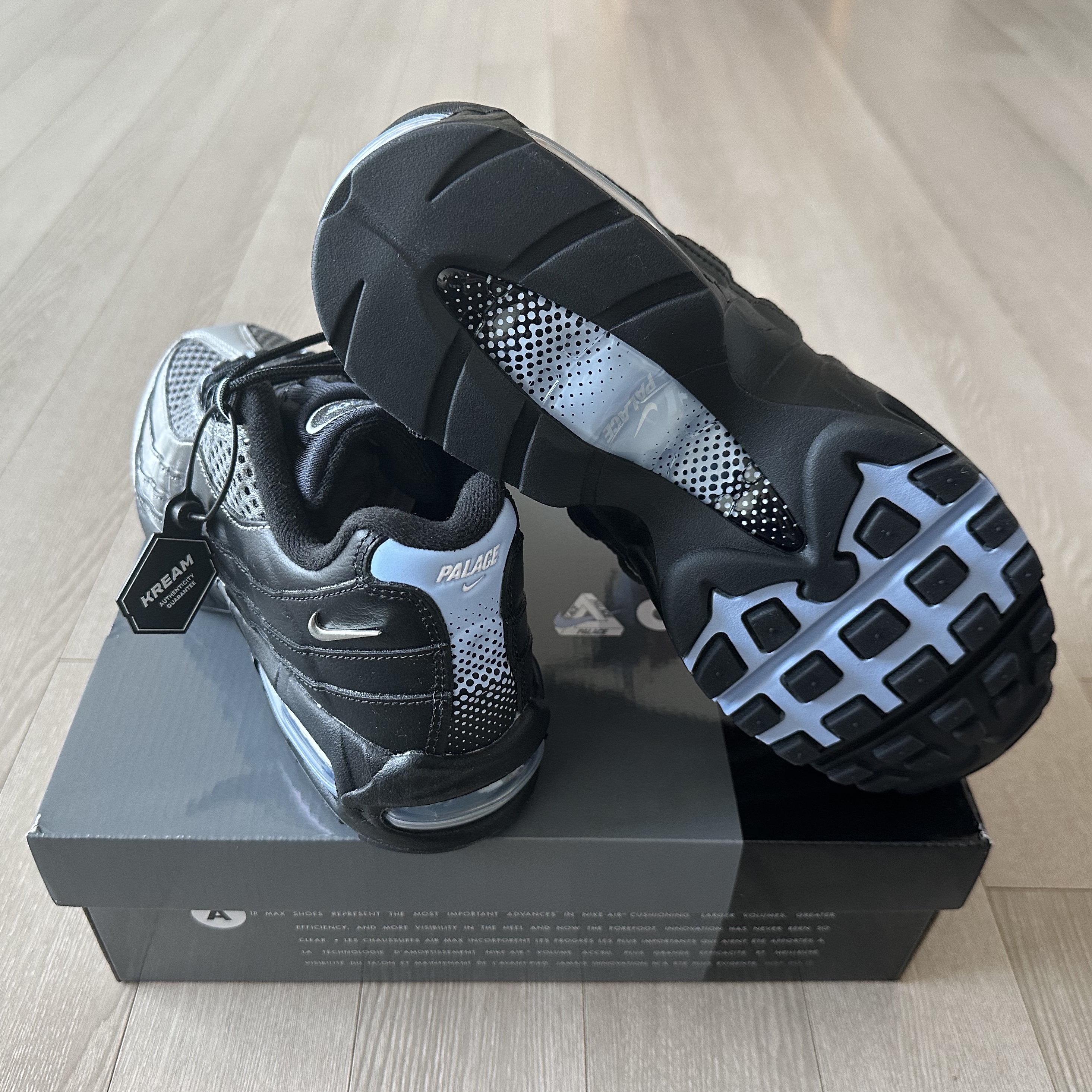 Nike x Palace Air Max 95 Metallic Silver Aluminum 착용 스타일 - 3