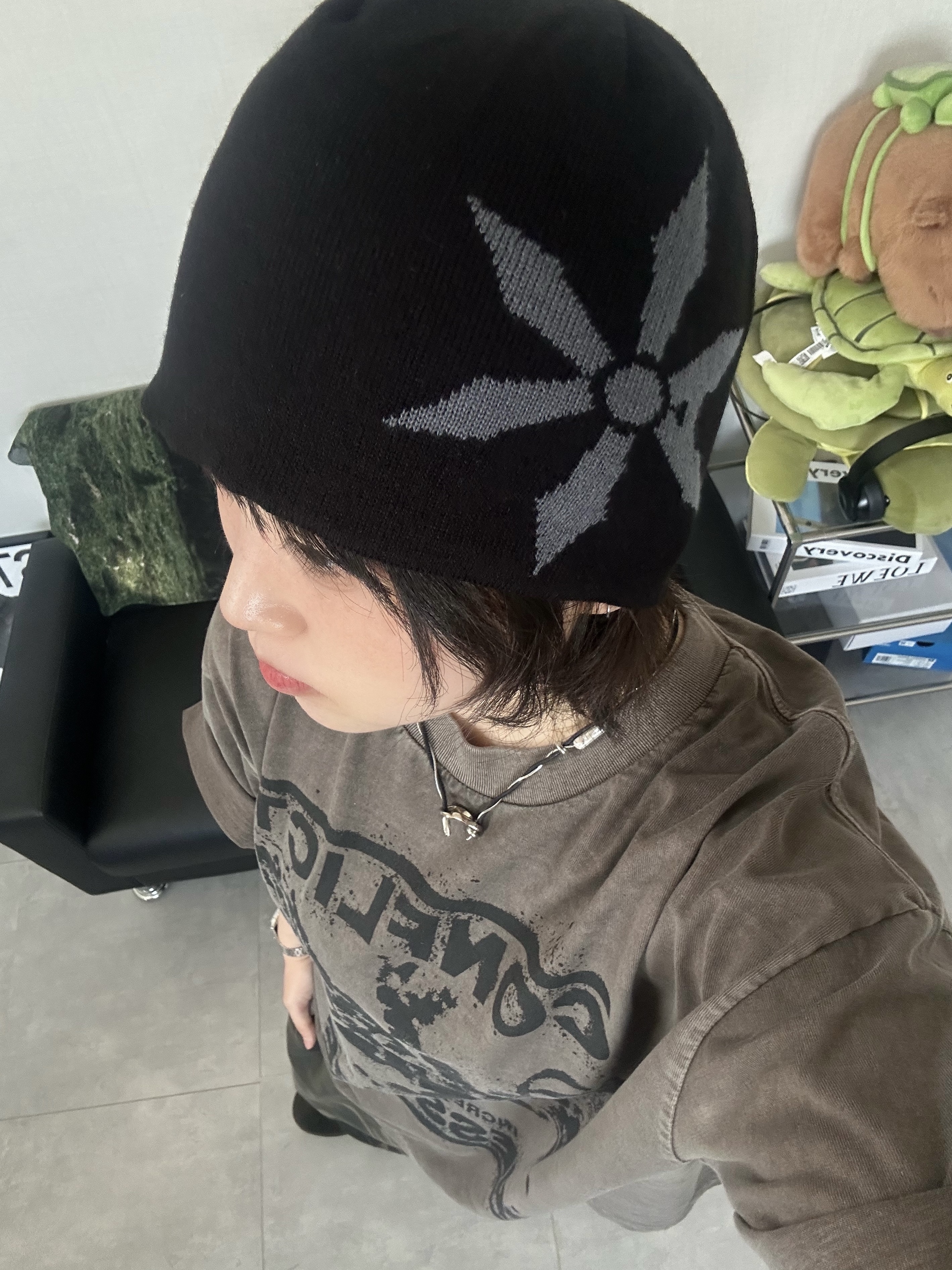 AX CONNECTION Compass Logo Beanie (Lightweight) 착용 스타일 - 2
