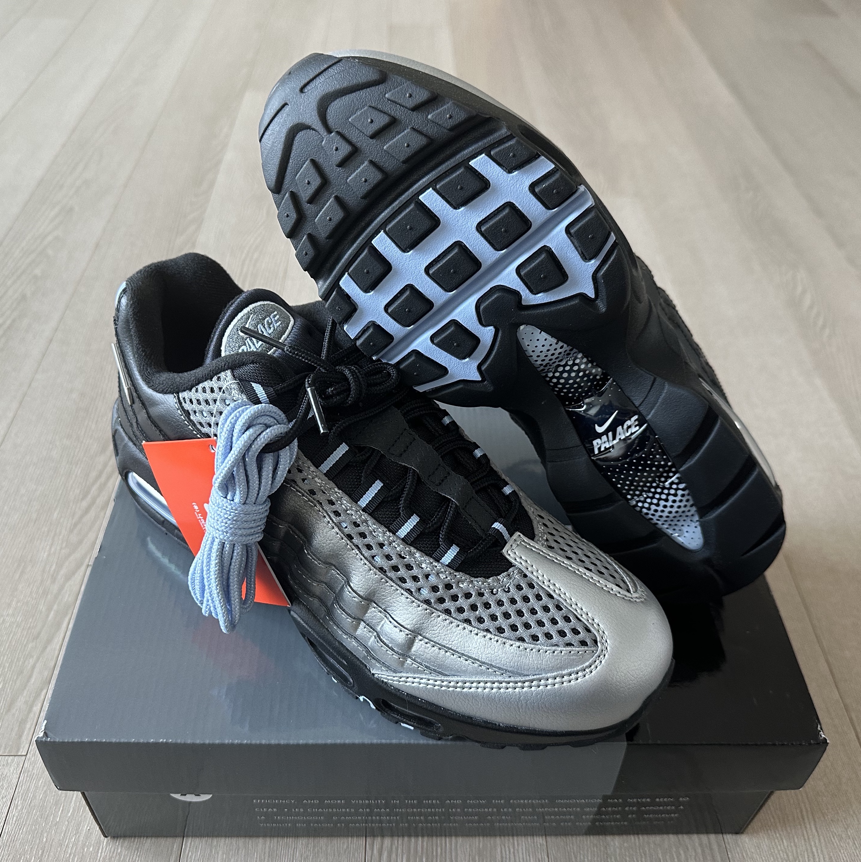 Nike x Palace Air Max 95 Metallic Silver Aluminum 착용 스타일 - 1