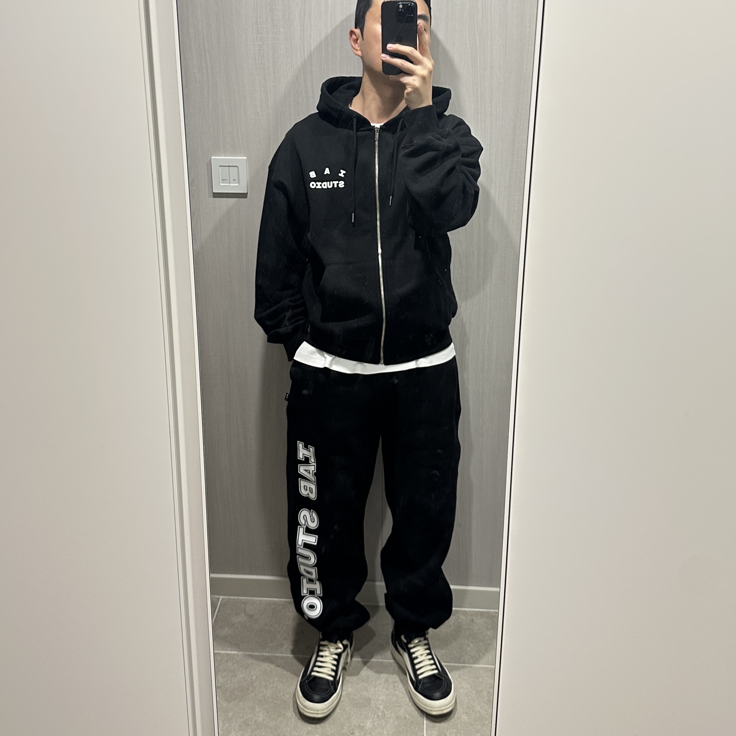 Rick Owens Concordians Vintage Low Sneakers Black Milk, IAB Studio Zip-Up Hoodie Black - 26SS 착용 스타일